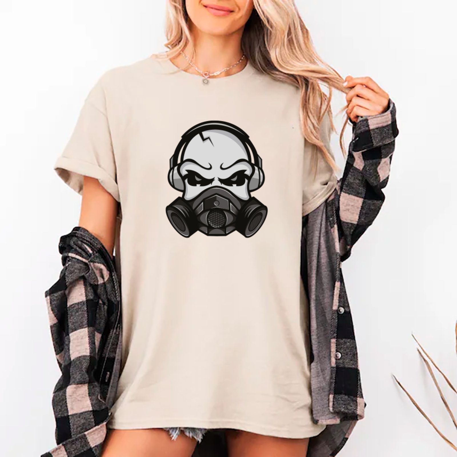 Camiseta Ousy Streetwear Face Cartoon com Headphones Oversized Unissex Off White