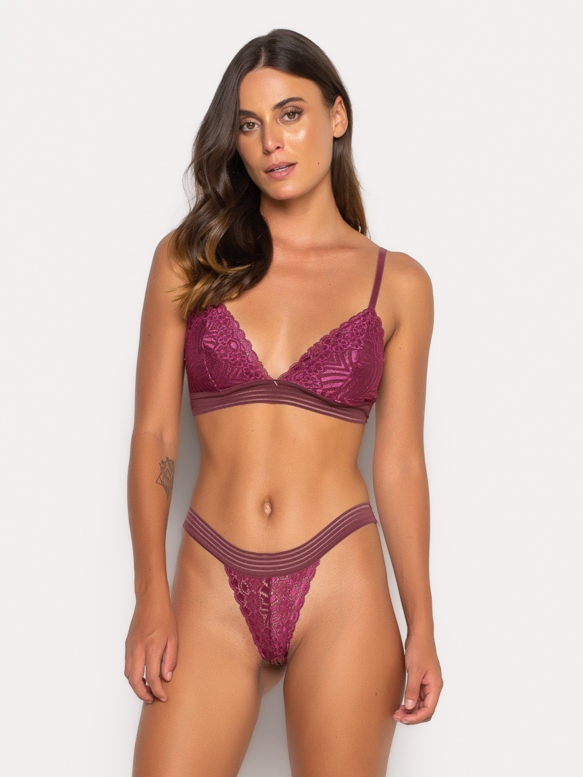 Lingerie Bravaa Store Conjunto em Renda Sutiã e Calcinha Fio Feminino Romantico Atacado 187 Vinho