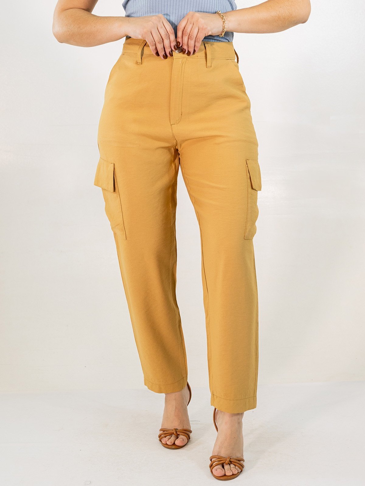 Calça Feminina Mom Bolso Cargo Alfaiataria Viscose Anticorpus