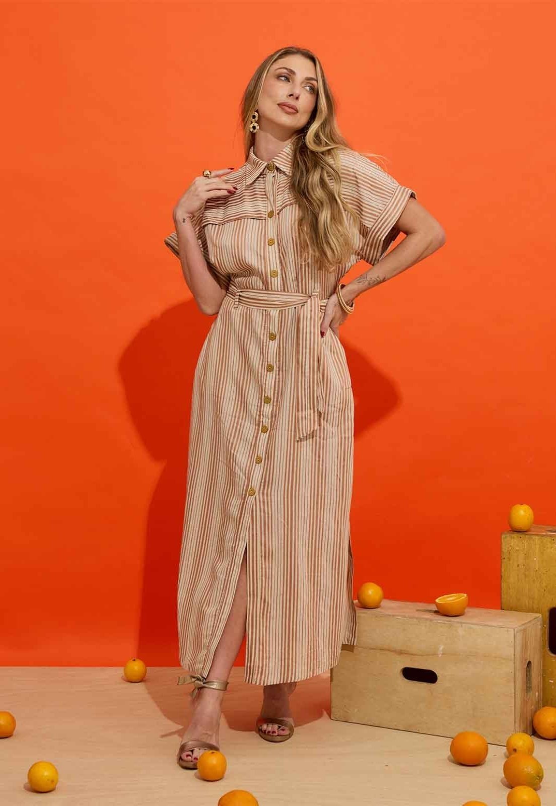 Vestido Kímika Longo com Abotoamento Frontal Listrado