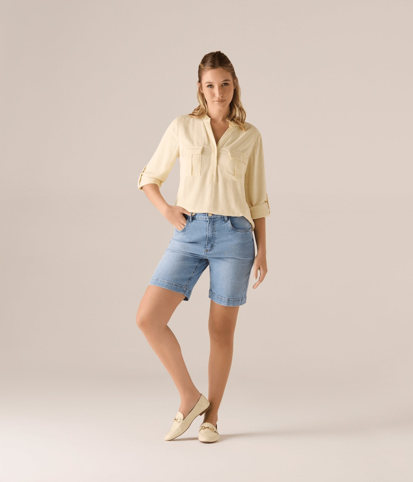Bermuda Makenji Media Five Pockets Feminina Azul Claro