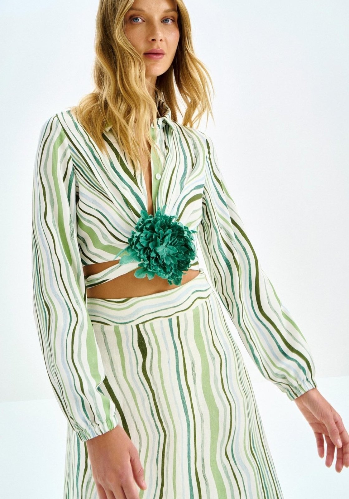 Camisa Cropped Manga Longa Transpassada