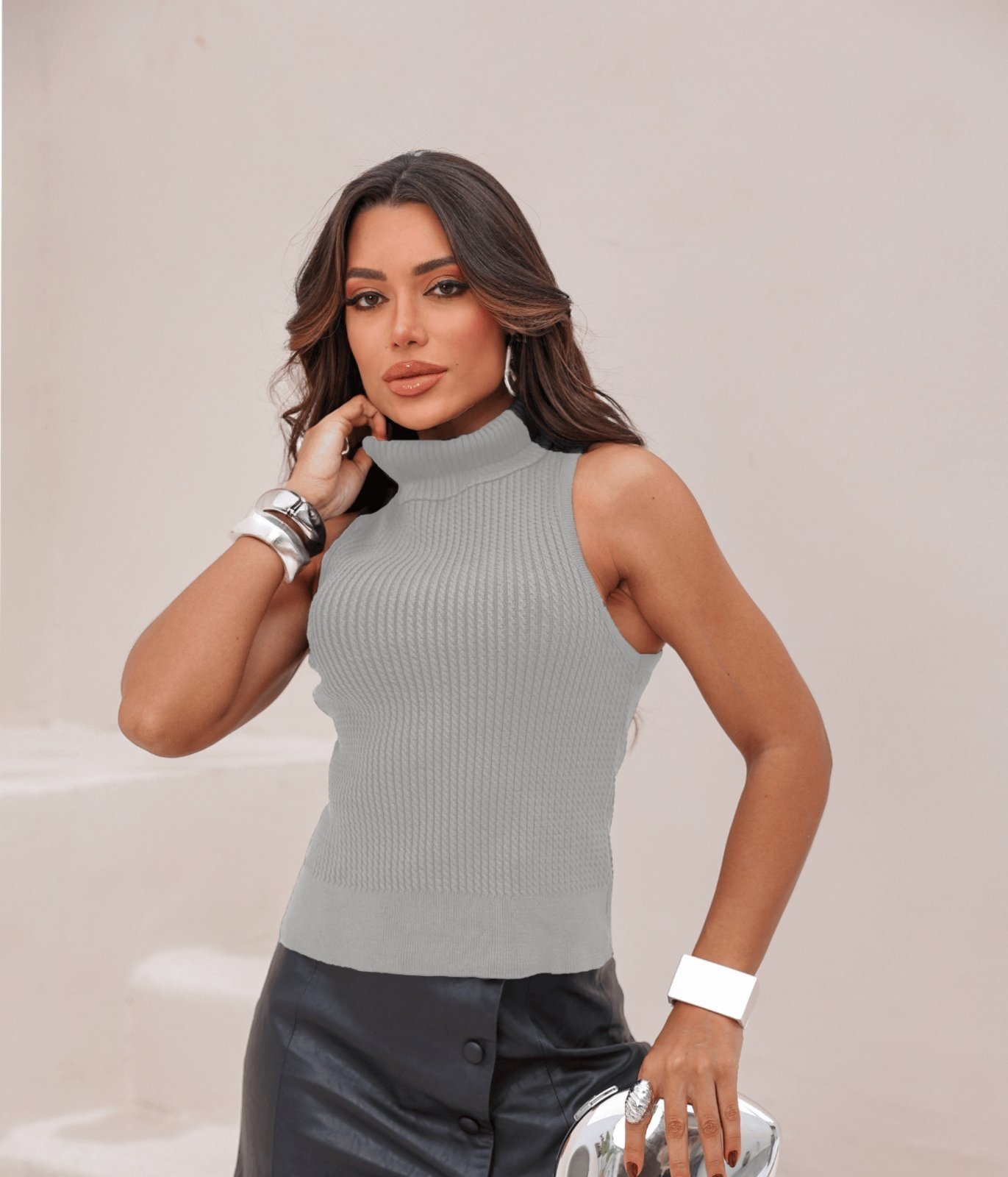 Blusa Regata Cherry Line Sem Mangas Gola Alta Tricot Trança Cinza