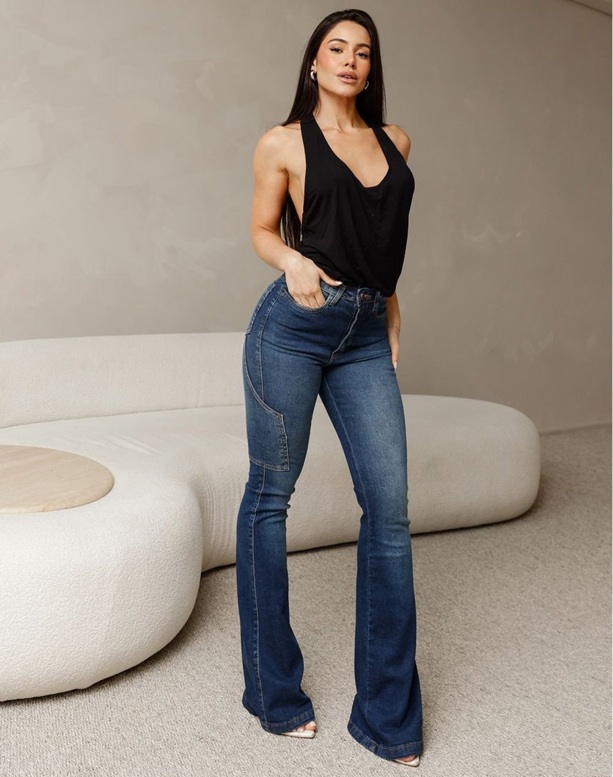 Calça Jeans Flare Feminina com Bolso Celular 25810 Escura com Bigode Consciência