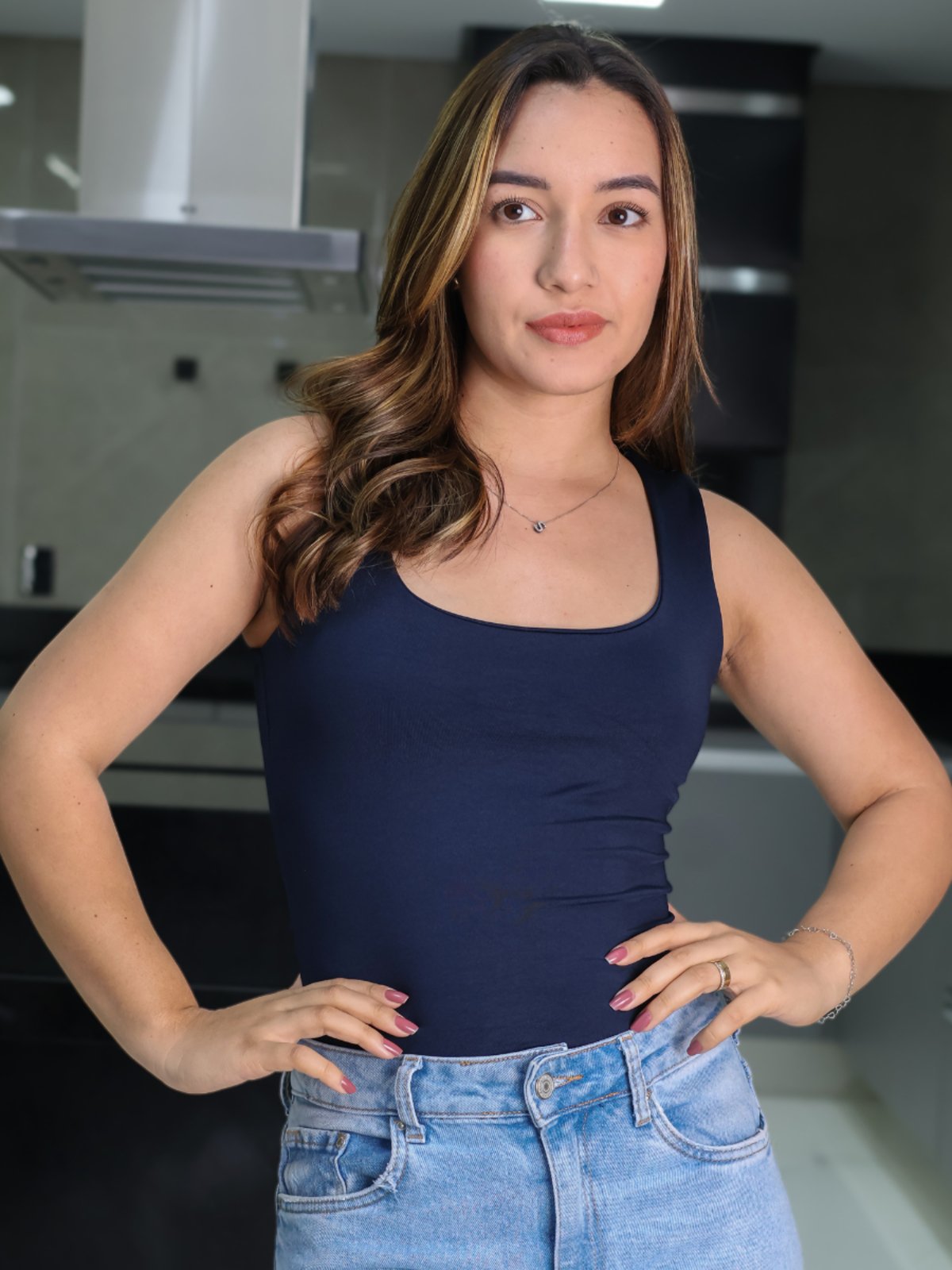 Blusa Feminina Regata Alça Larga Social Sem Manga Baby Look Ajustada Elegante Lisa Azul marinho