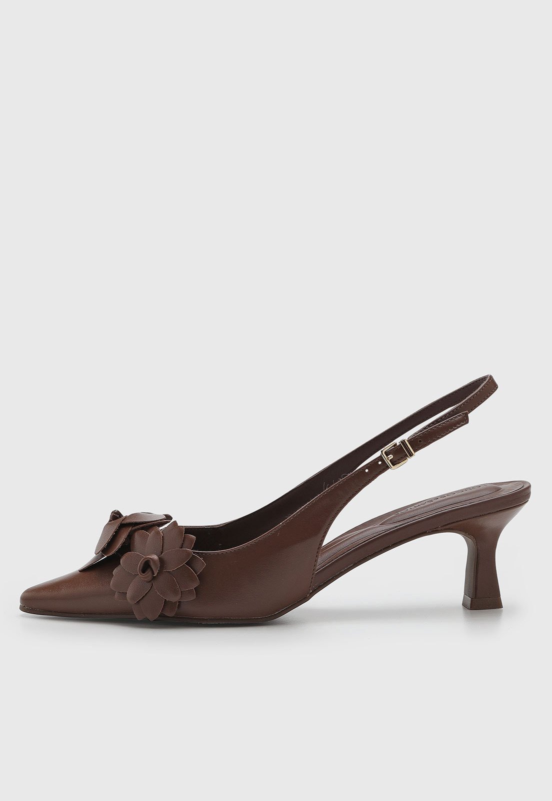 Vista 2 Scarpin Feminino Loucos e Santos Slingback Flor marrom Loucos e Santos marrom