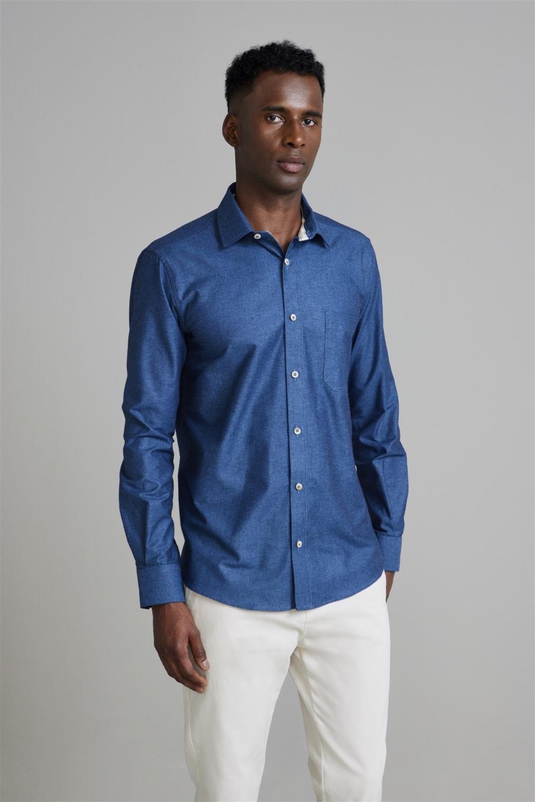 HIGHSTIL Camisa com Bolso Lisa Comfort - Azul Marinho