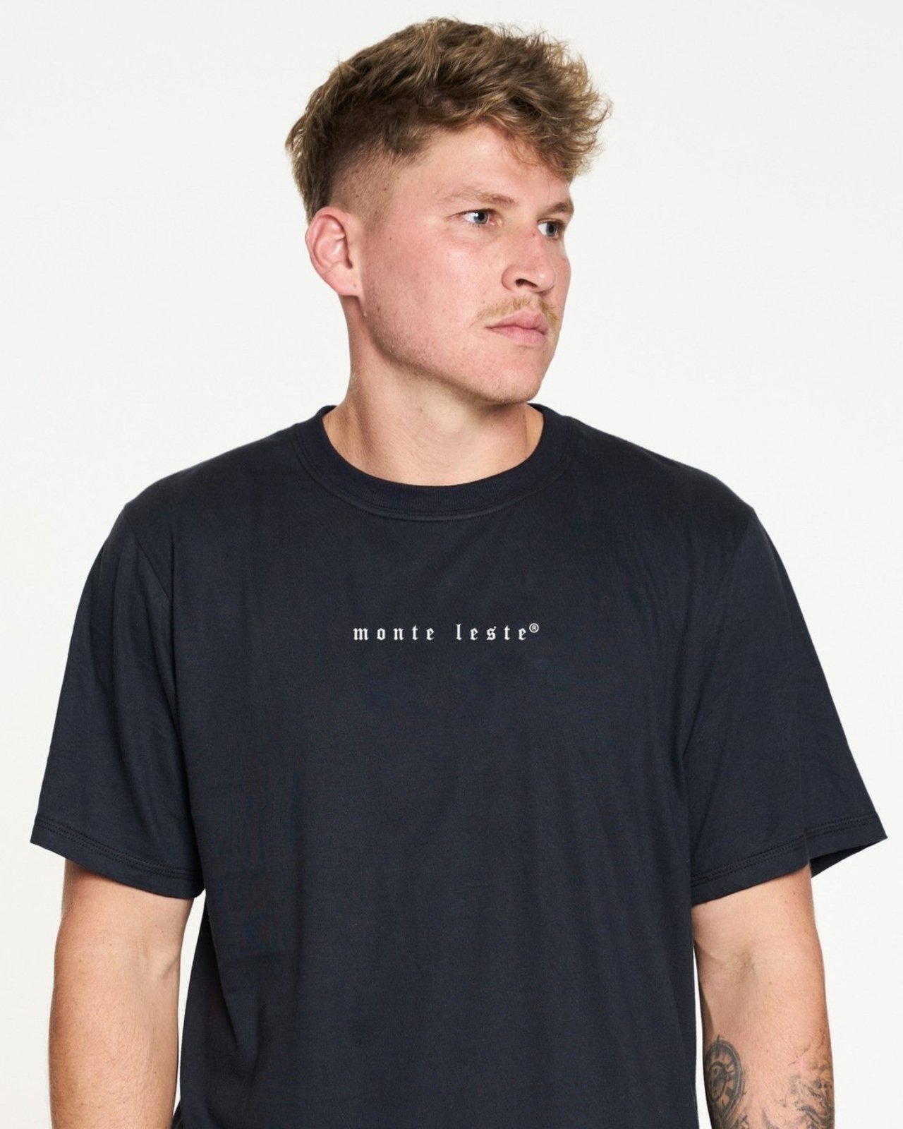 Camiseta Regular Estampada - ML Preto