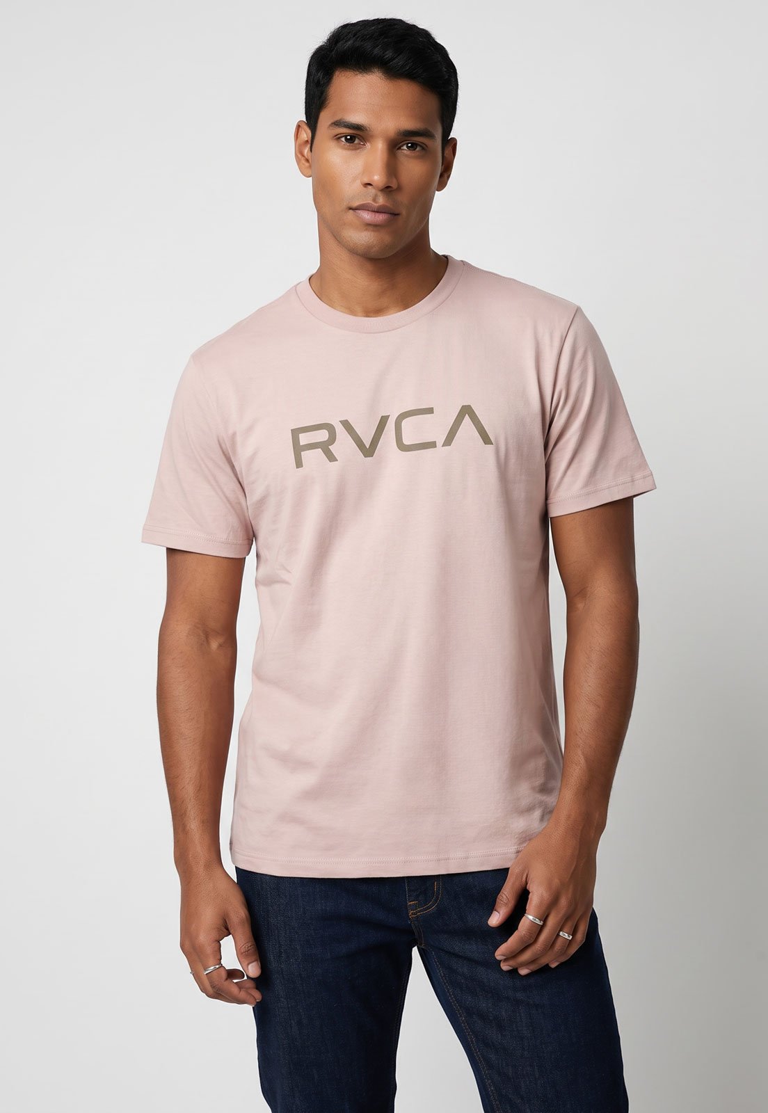 Camiseta Masculina RVCA Logo Rosa