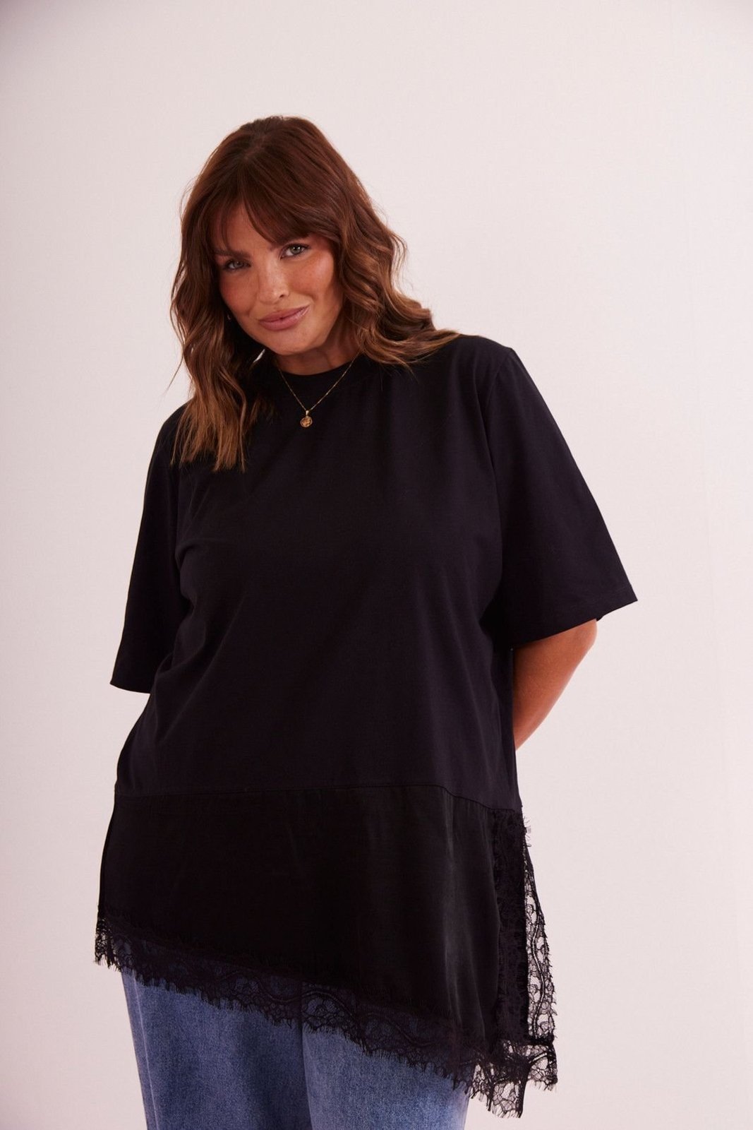 T-SHIRT OVER COM RENDA MIA PRETO - Preto - in love