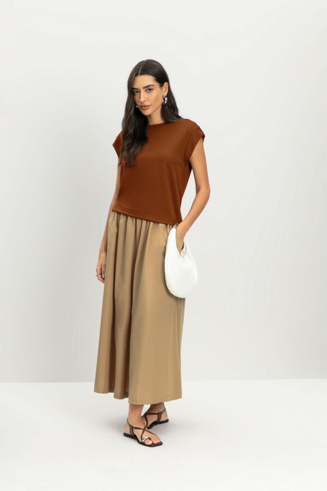Vista 2 Blusa feminina regata Essendi marrom Essendi marrom