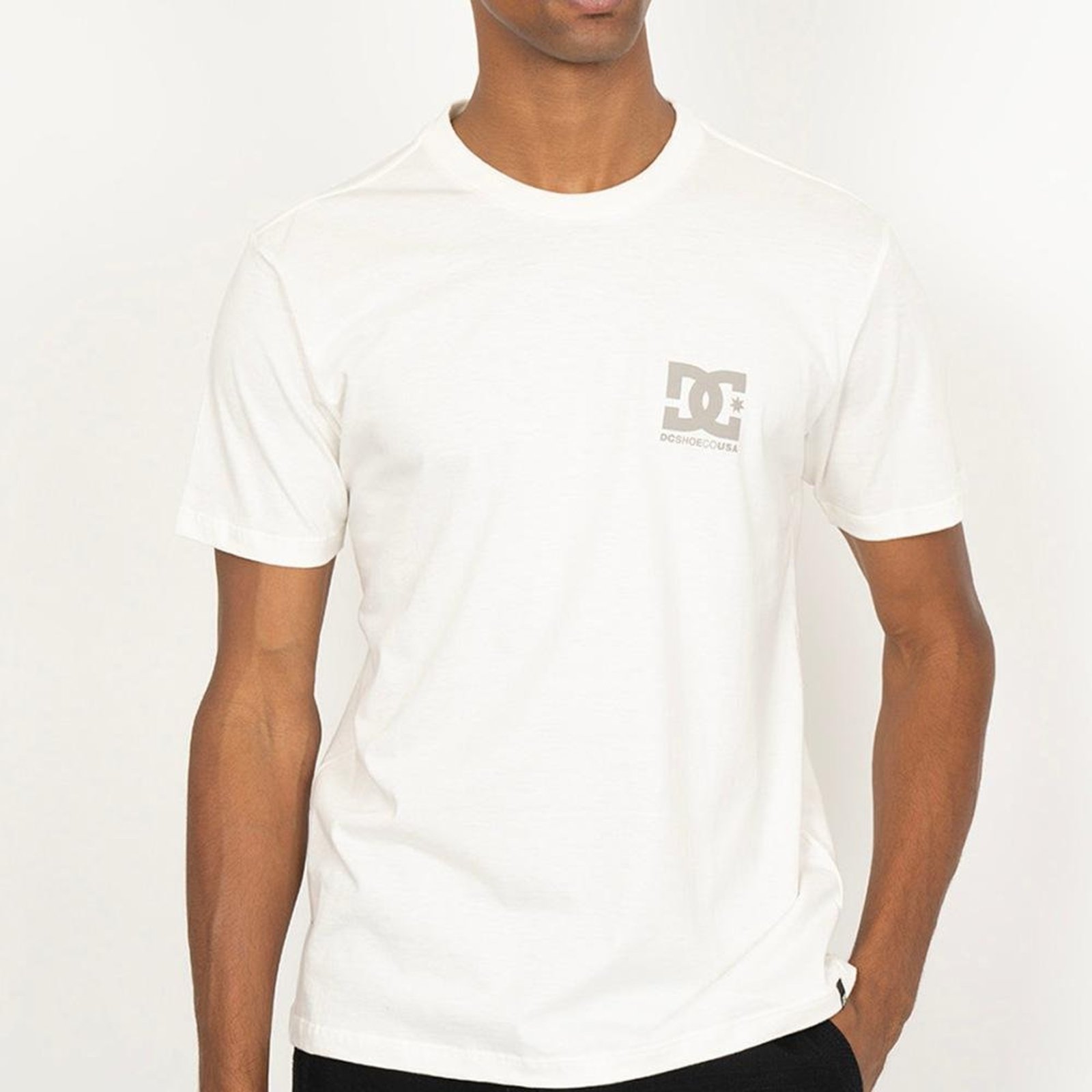 Camiseta DC Shoes DC Star Chest WT26 Masculina Snow White