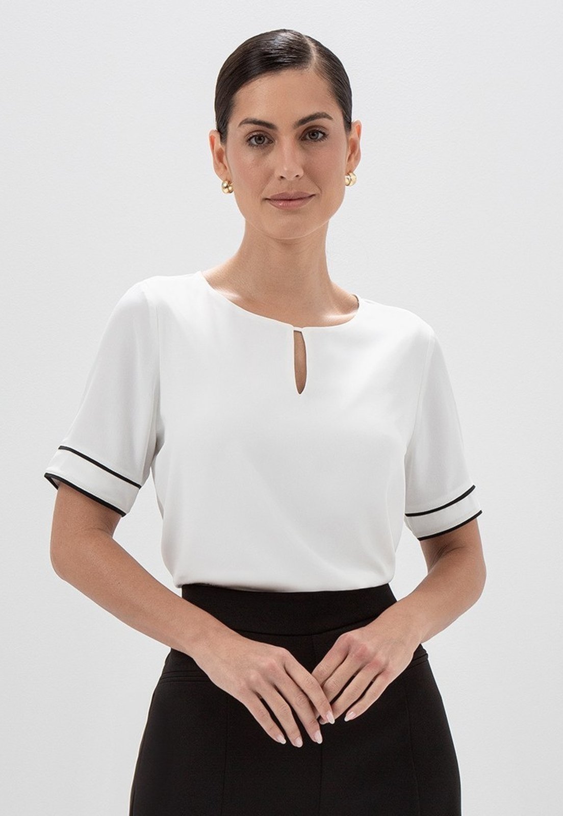 Blusa de Crepe Off White com Filete Preto Nagila