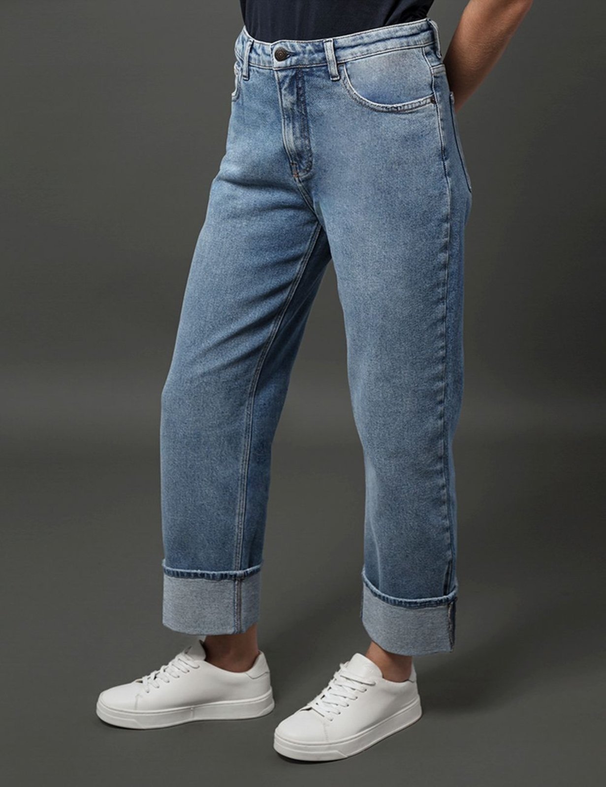 Vista 2 Calça Jeans Feminina Straight Barras Dobradas Calvin Klein Jeans Claro azul Calvin Klein Jeans azul