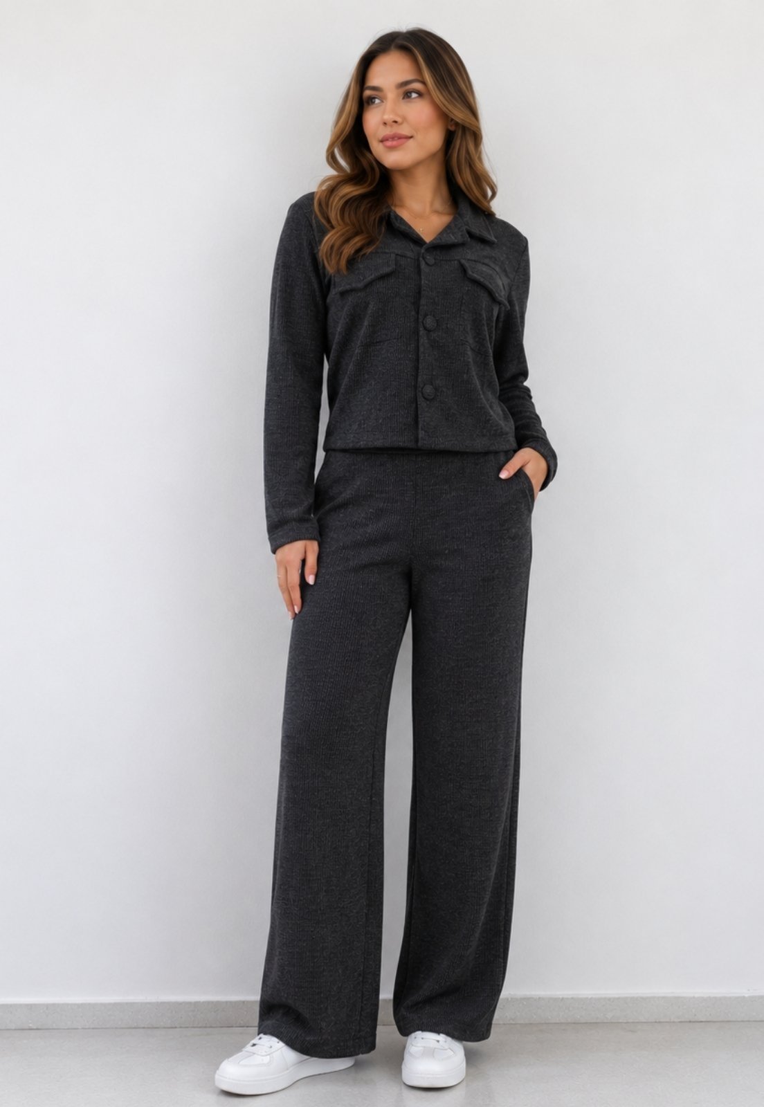 Conjunto Preto Feminino Inverno Calça Flare e Casaquinho Com Botão Encapado