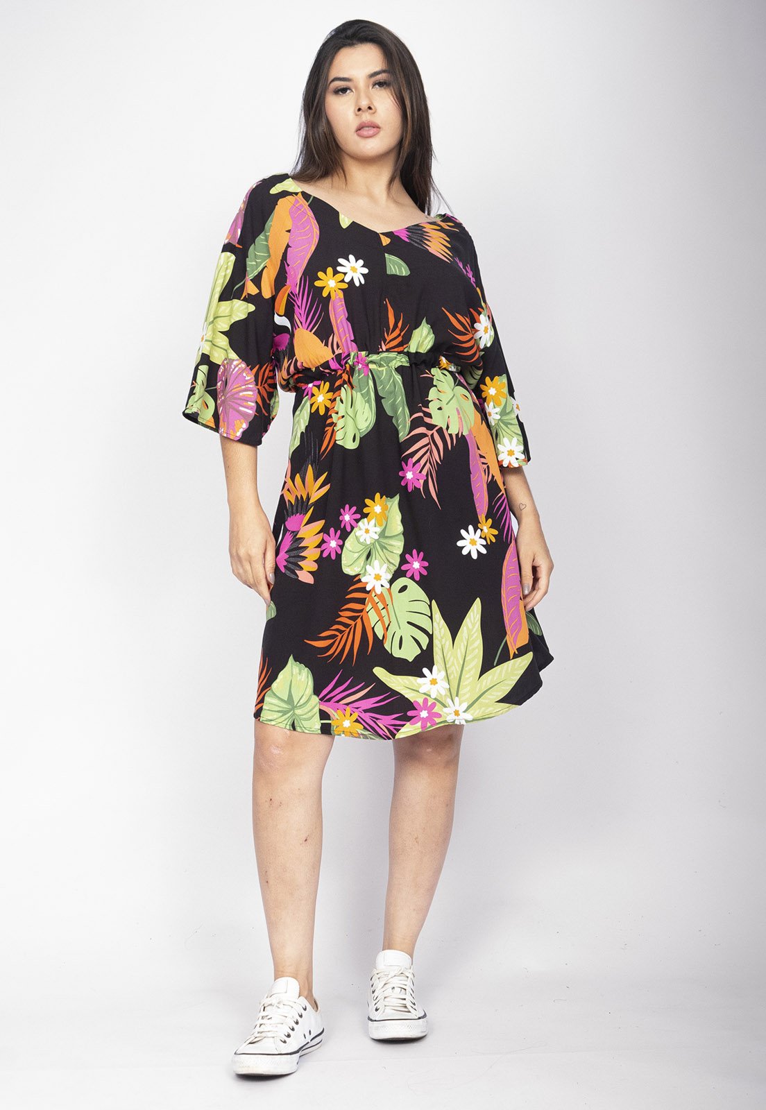 Vestido Curto CabanaFree Caaxixá Viscose com Cordão na Cintura Estampa Noite Botânica