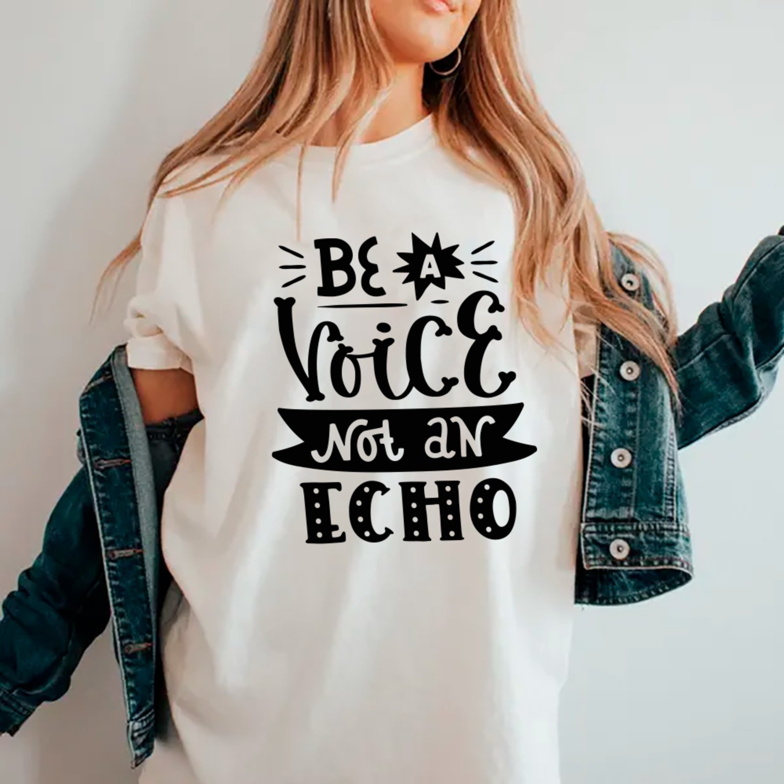 Camiseta Ousy Be a Voice Not an Echo Oversized Feminina Branco