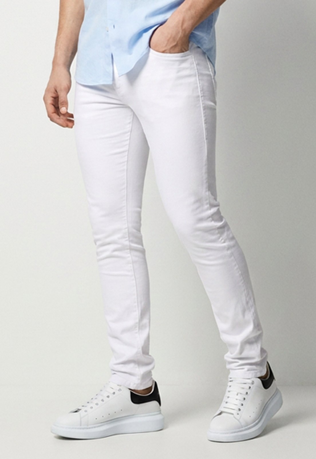 Calça Slim Masculina Branca em Sarja com Elastano e 4 Bolsos Branco