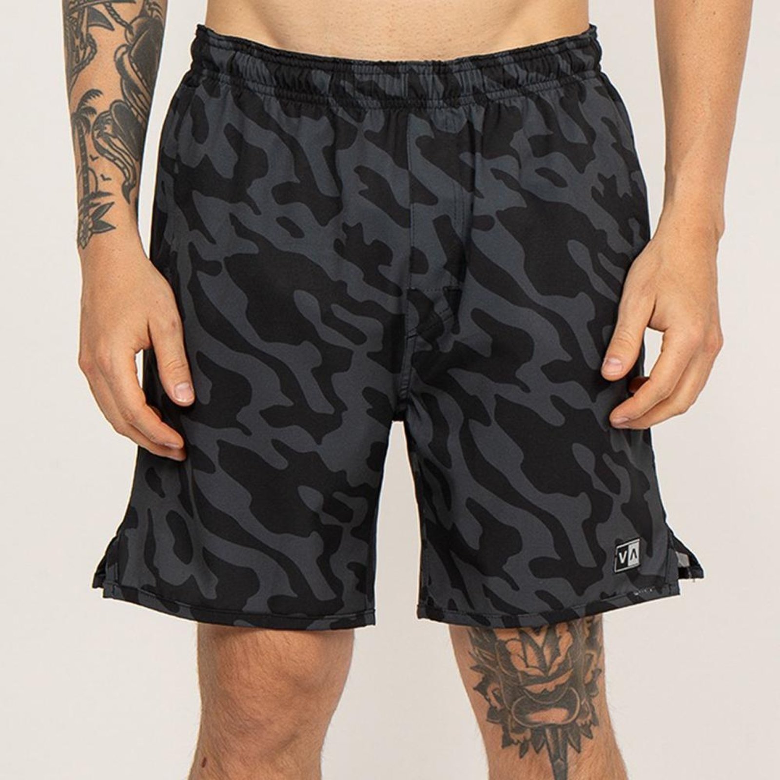 Bermuda RVCA Frog Camo Yogger SM26 Masculina Caqui Escuro