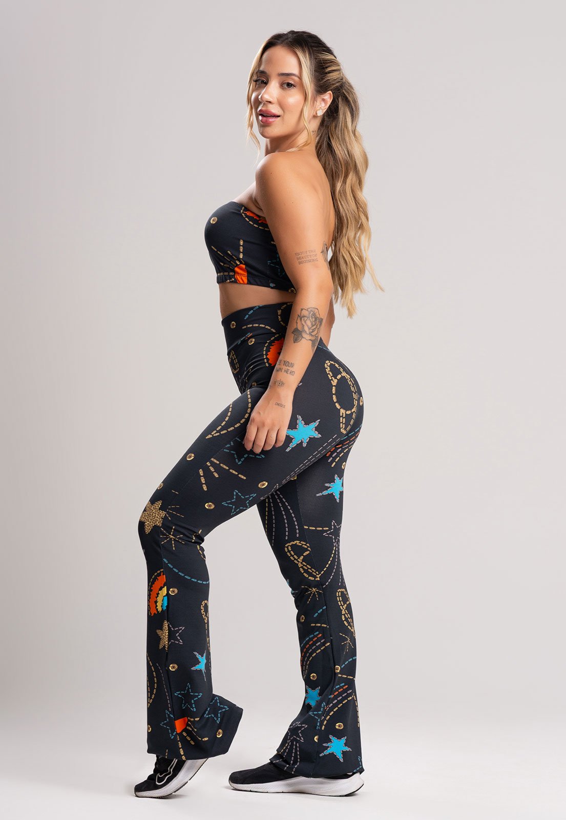Conjunto MVB Modas Calça Flare Pantalona E Top Faixa Suplex Estampado Cosmic