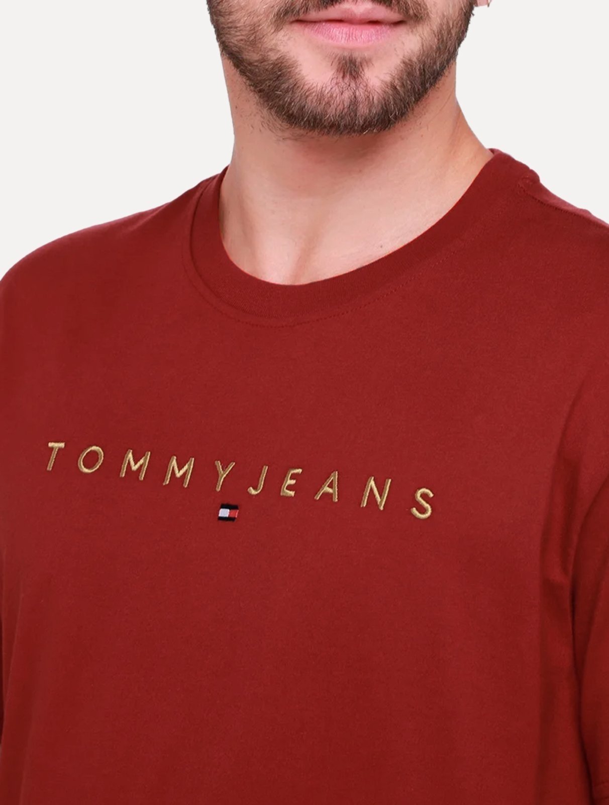 Vista 3 Camiseta Tommy Jeans Masculina Core Linear Gold Logo Vermelho Escuro vermelho gold Tommy Jeans vermelho gold