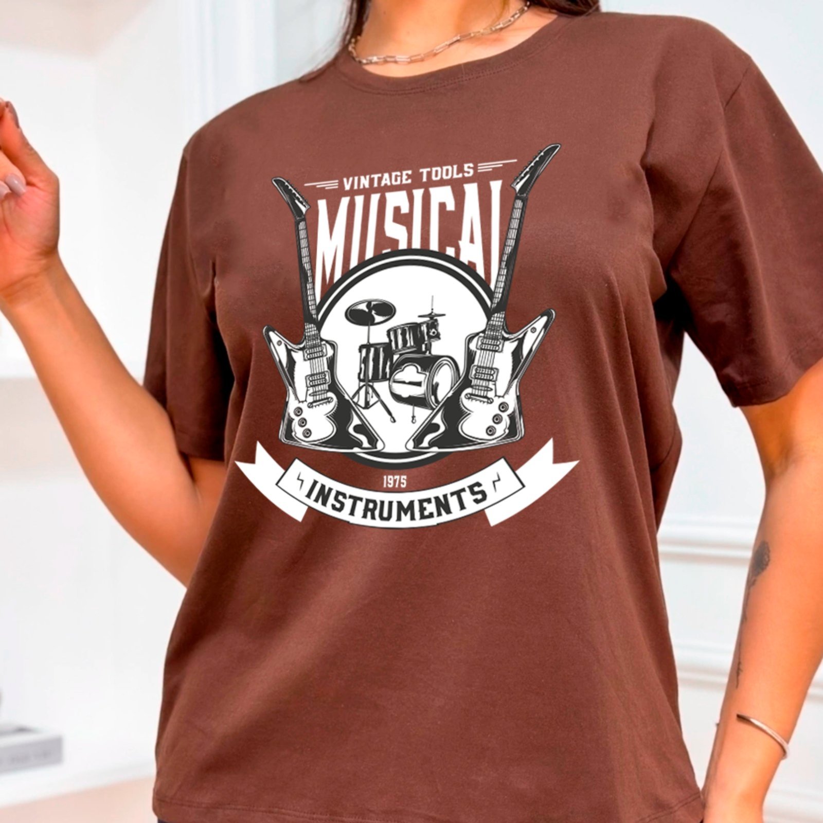 Camiseta Ousy Streetwear Vintage Tools Musical Instrumentos Retro 1975 Oversized Unissex Marrom