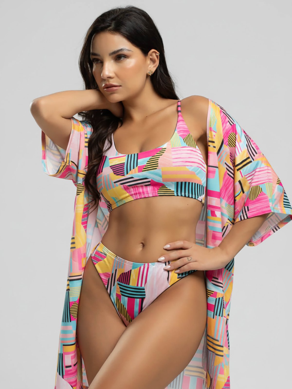 Vista 2 Conjunto Vicbela Biquíni Top Faixa Bojo Removível Fio Duplo Asa Delta + Saída de Praia Kimono amarelo Vicbela amarelo