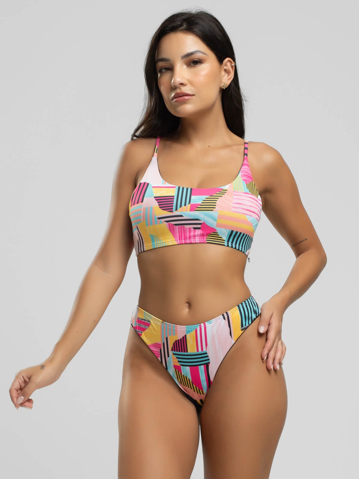 Vista 3 Conjunto Vicbela Biquíni Top Faixa Bojo Removível Fio Duplo Asa Delta + Saída de Praia Kimono amarelo Vicbela amarelo