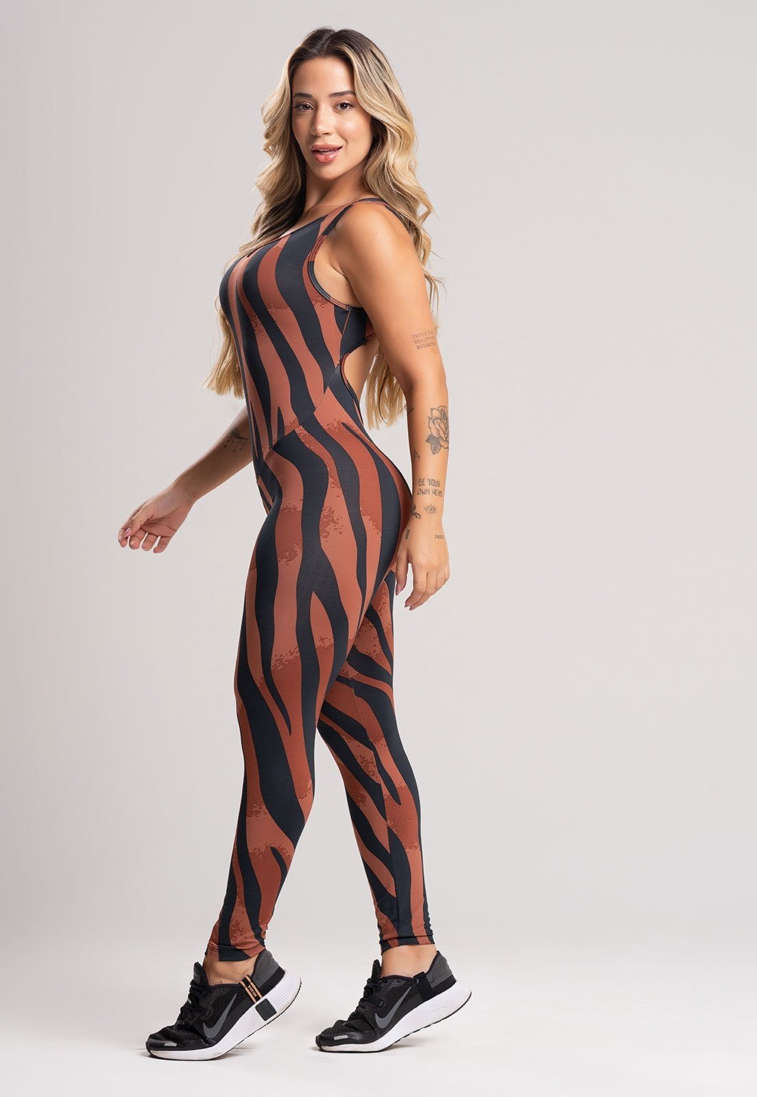 Macacão Longo MVB Modas Costa Nua Fitness Suplex Estampado Safari