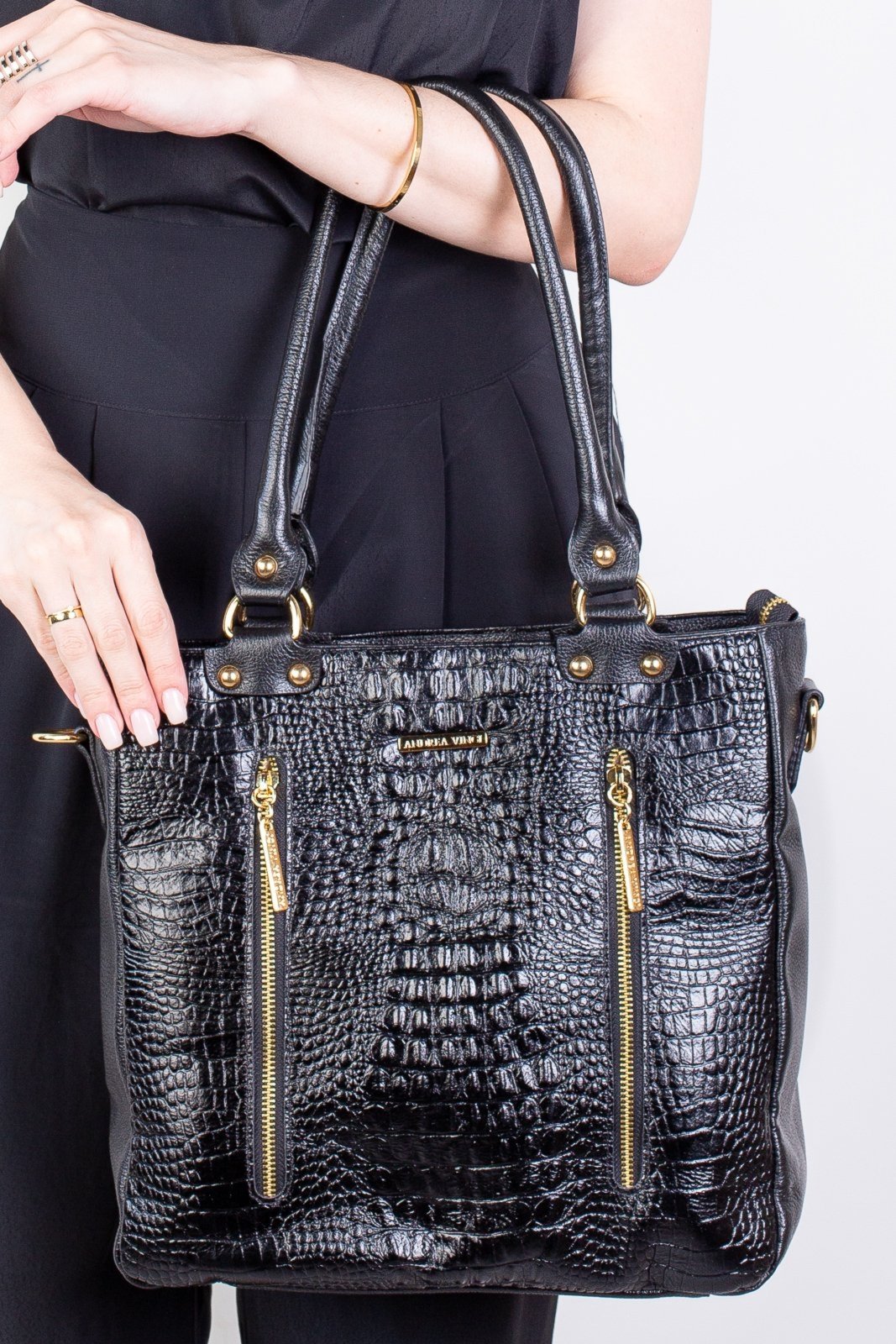 Bolsa de ombro em couro croco Lizandra – Preto