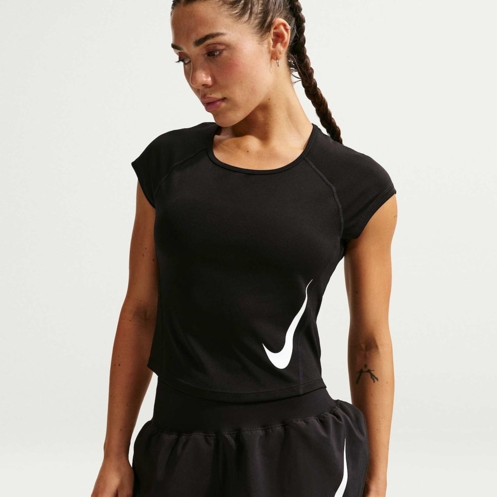 Camiseta Cropped Dri-FIT Nike Tempo Swoosh Feminina