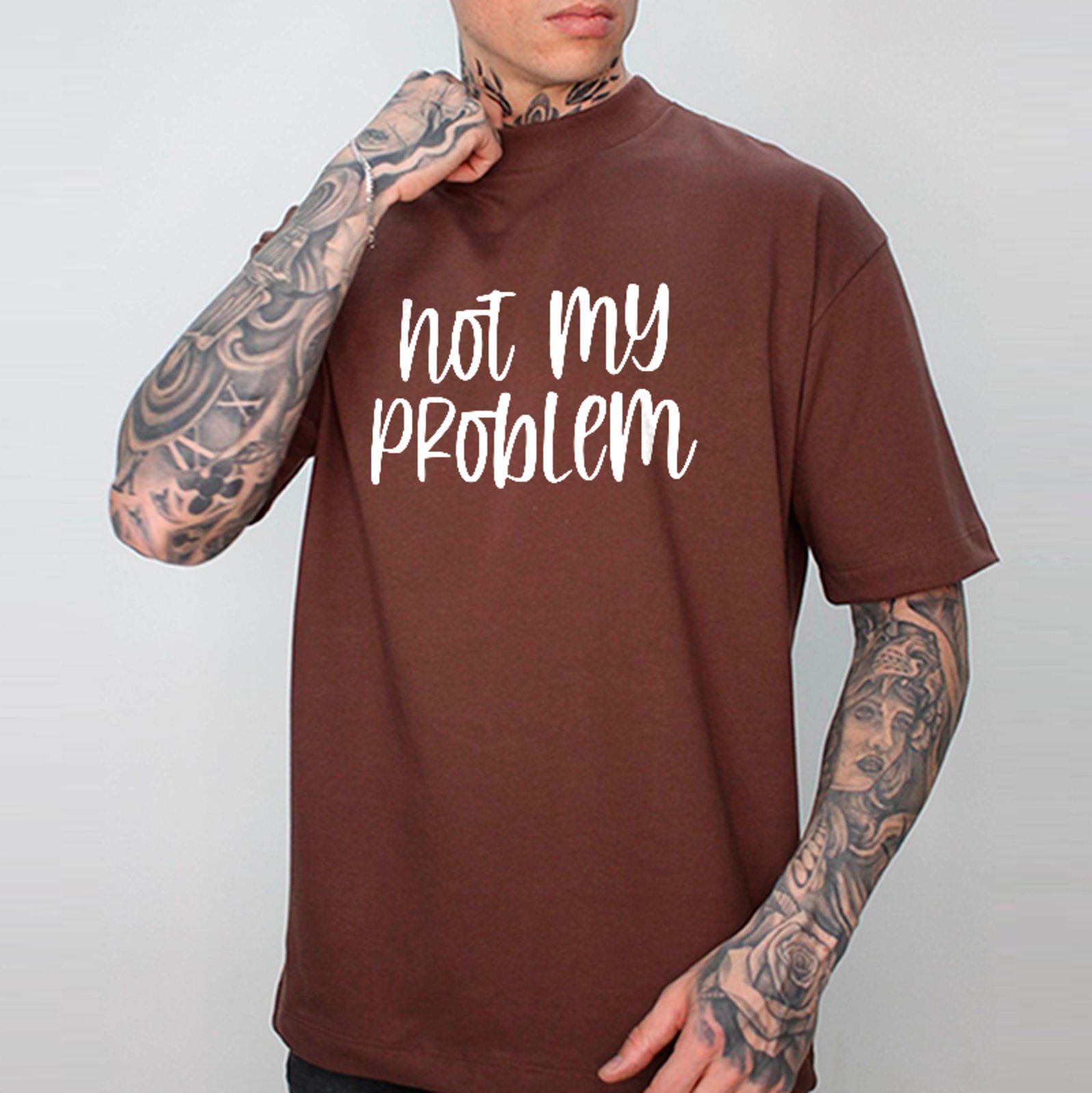 Camiseta Oversized Not My Problem Humor Irônico Vibes Unissex Marrom