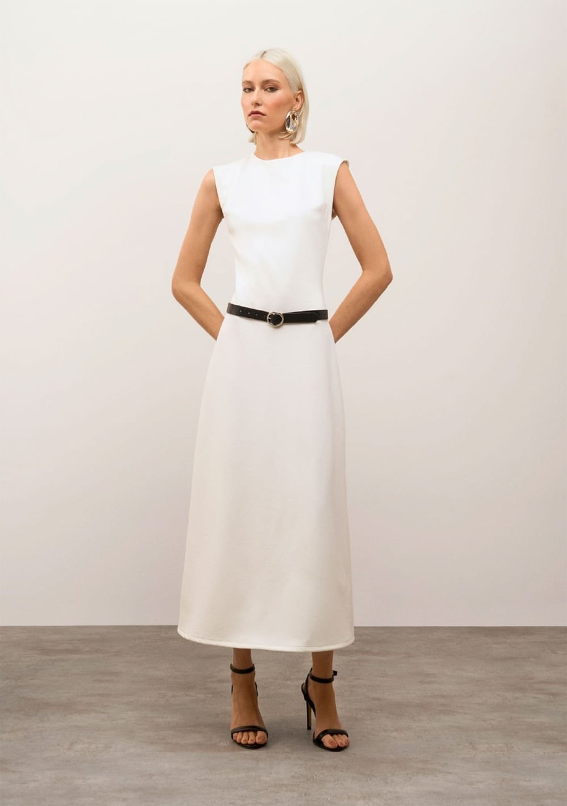 Vestido Iódice Ajustado Decote Careca Sem Manga Midi Off-white