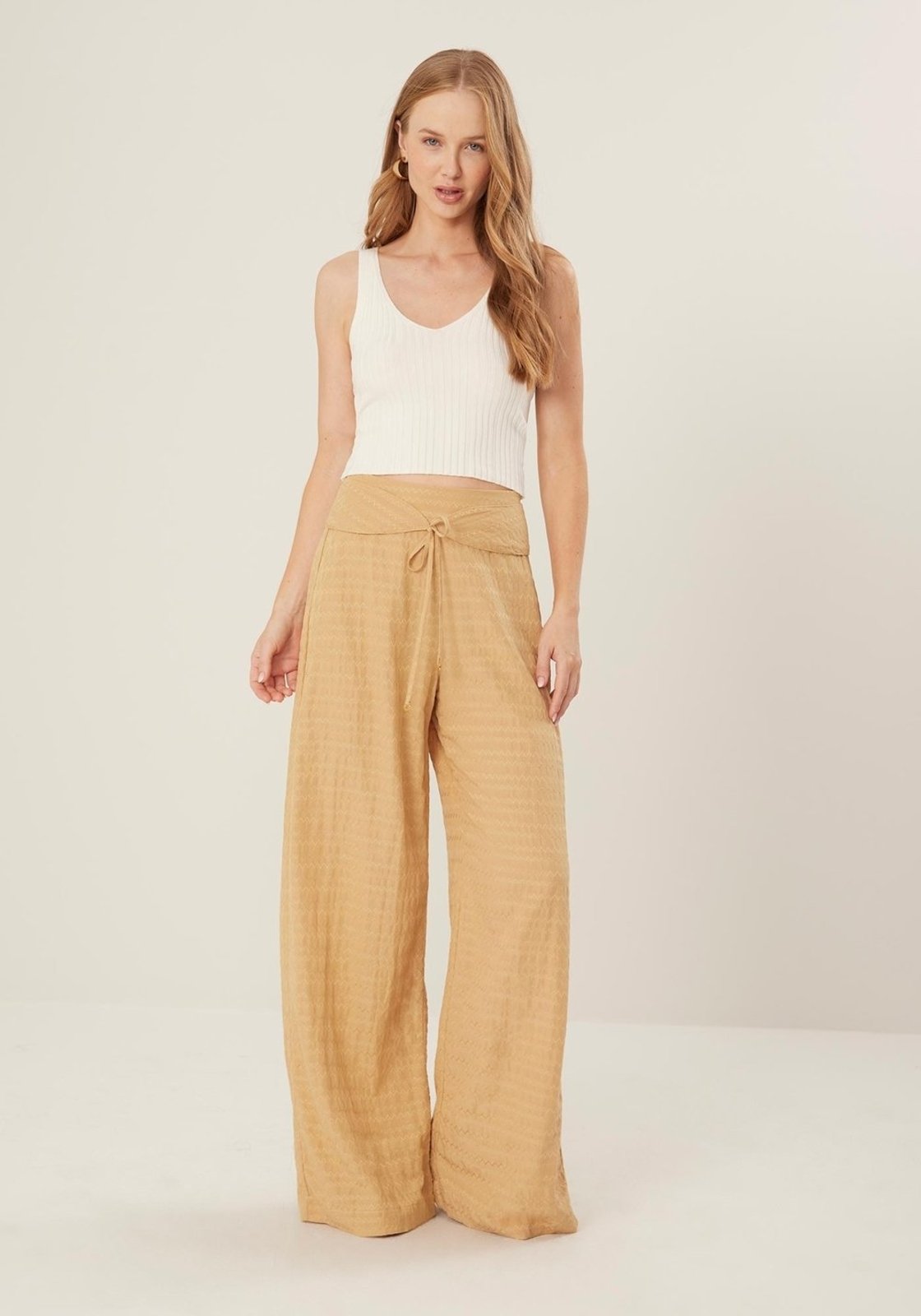 Calça Pantalona em Jacquard com Amarração Cós