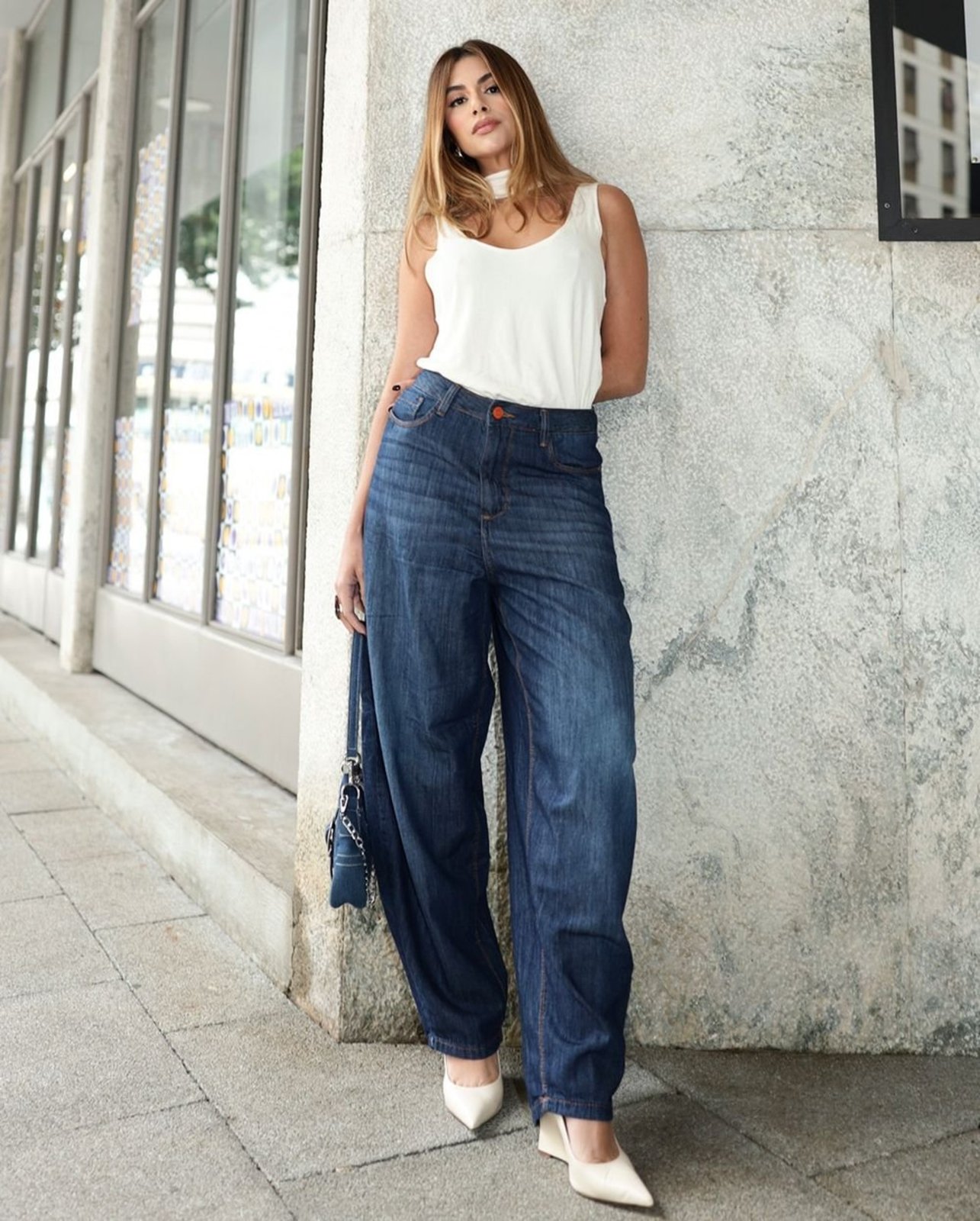 Calça Jeans Balloon Feminina Cintura Alta 25461 Escura com Bigode Consciência