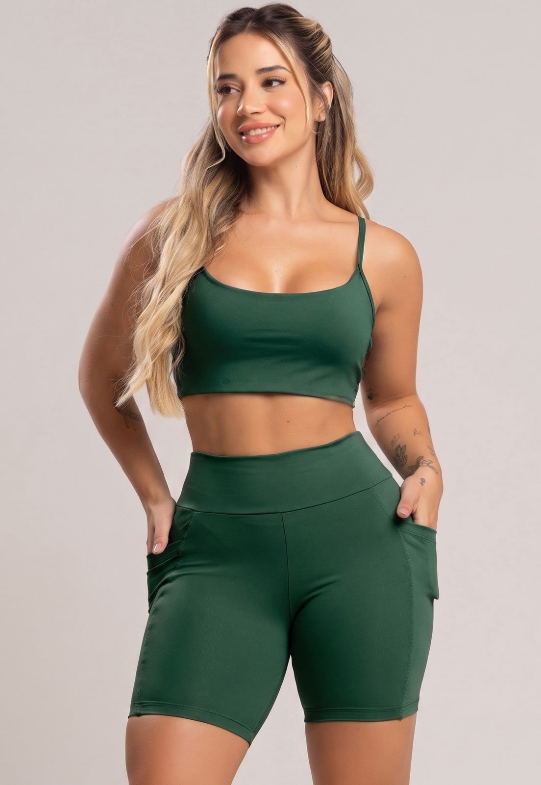 Short Fitness com Bolsos MVB Modas Cintura Alta Feminina Poliamida Academia Oliva
