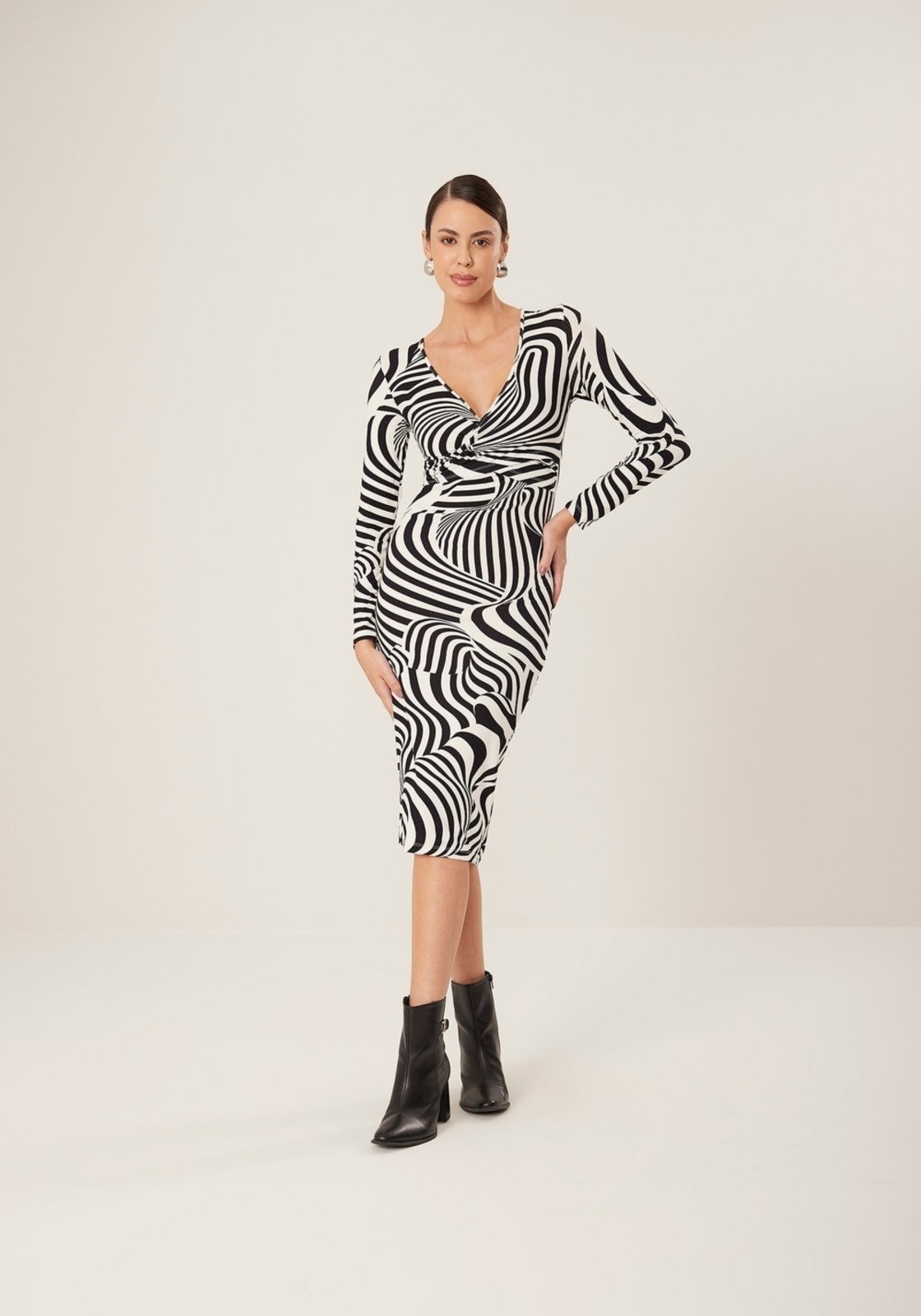 Vestido Estampado Midi Em Malha Canelada Com Recorte Frontal