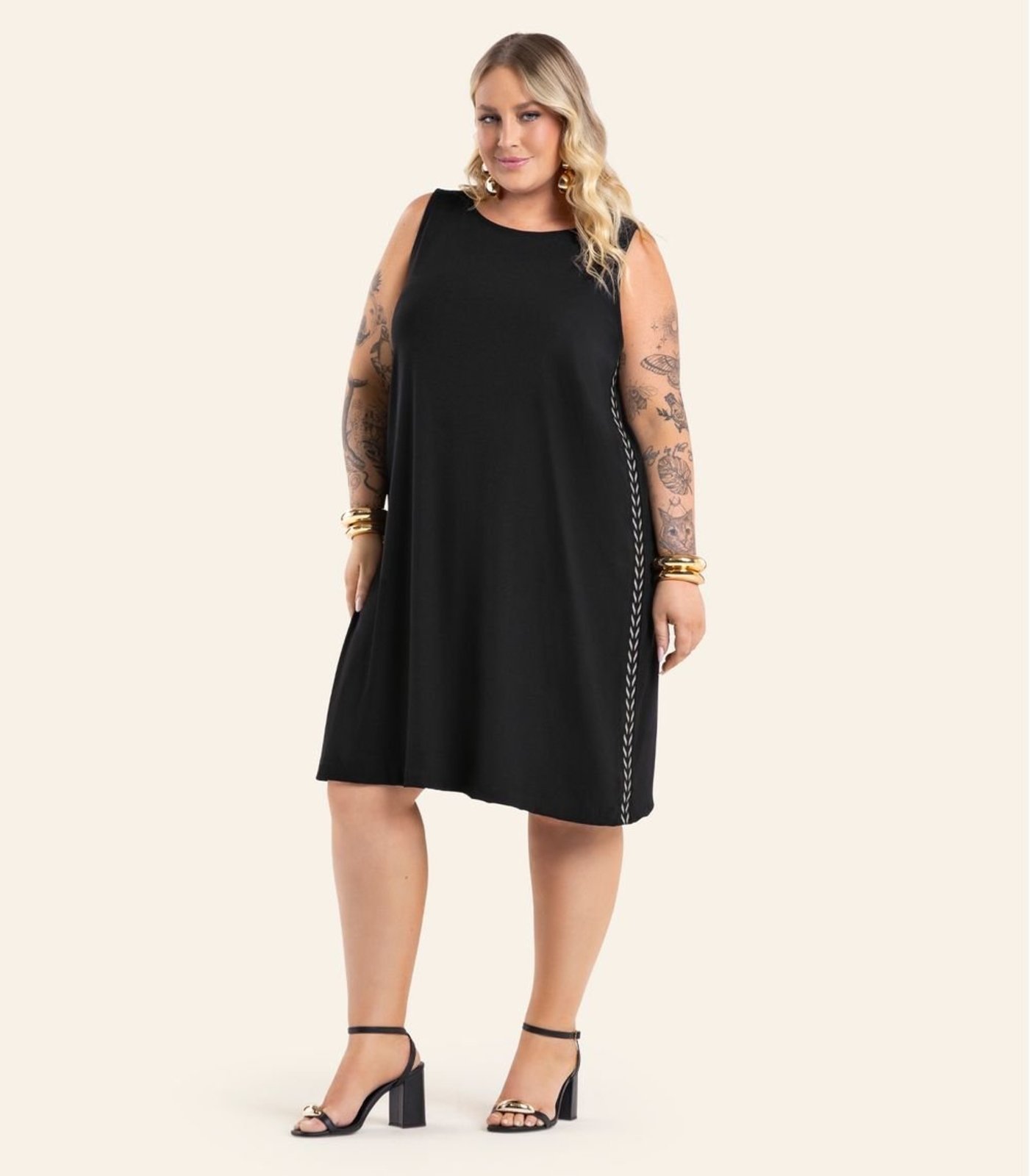 Vestido Feminino Curto Com Retilinea Secret Glam Preto