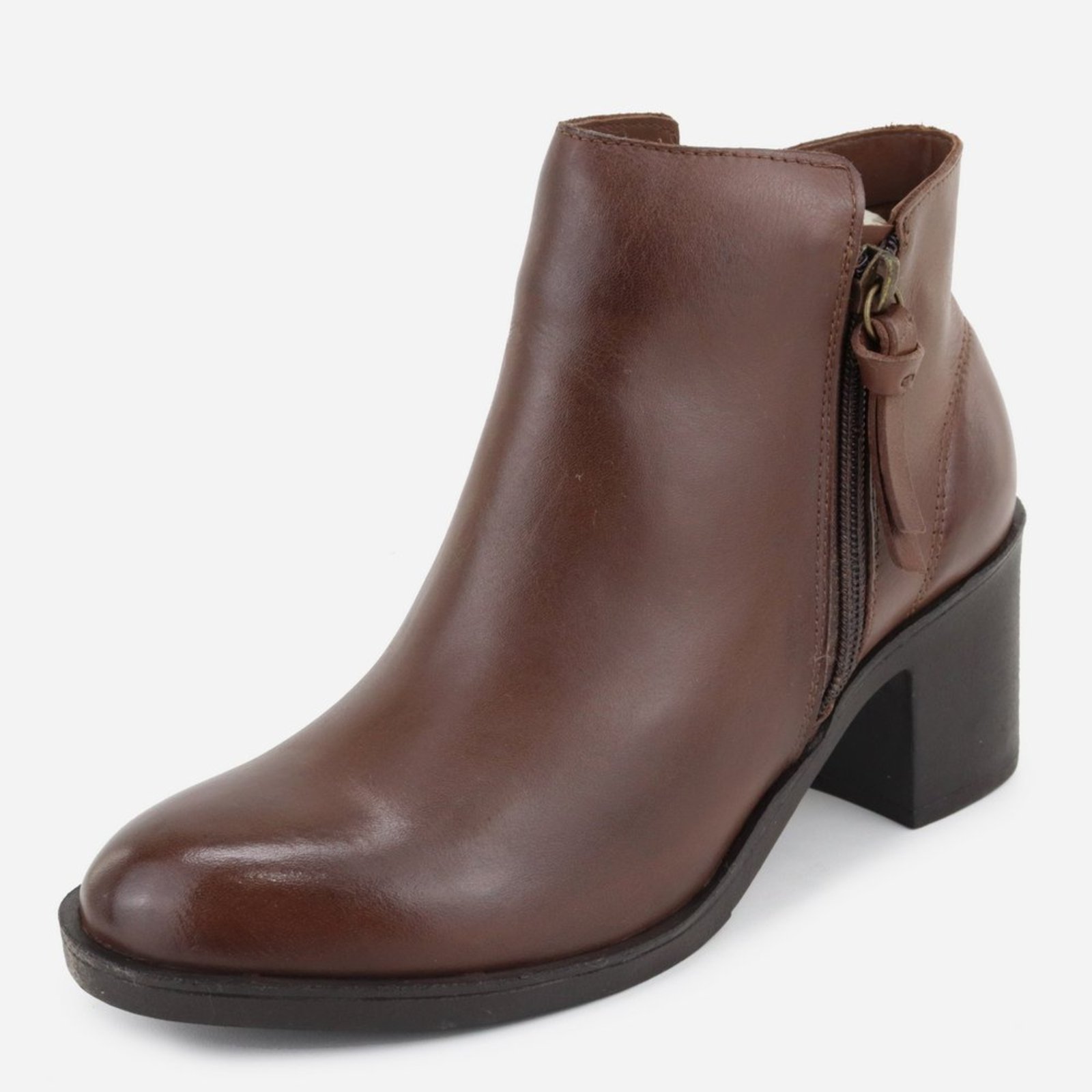 Bota em Couro Fashion Maria Paula Cano Curto Cacau