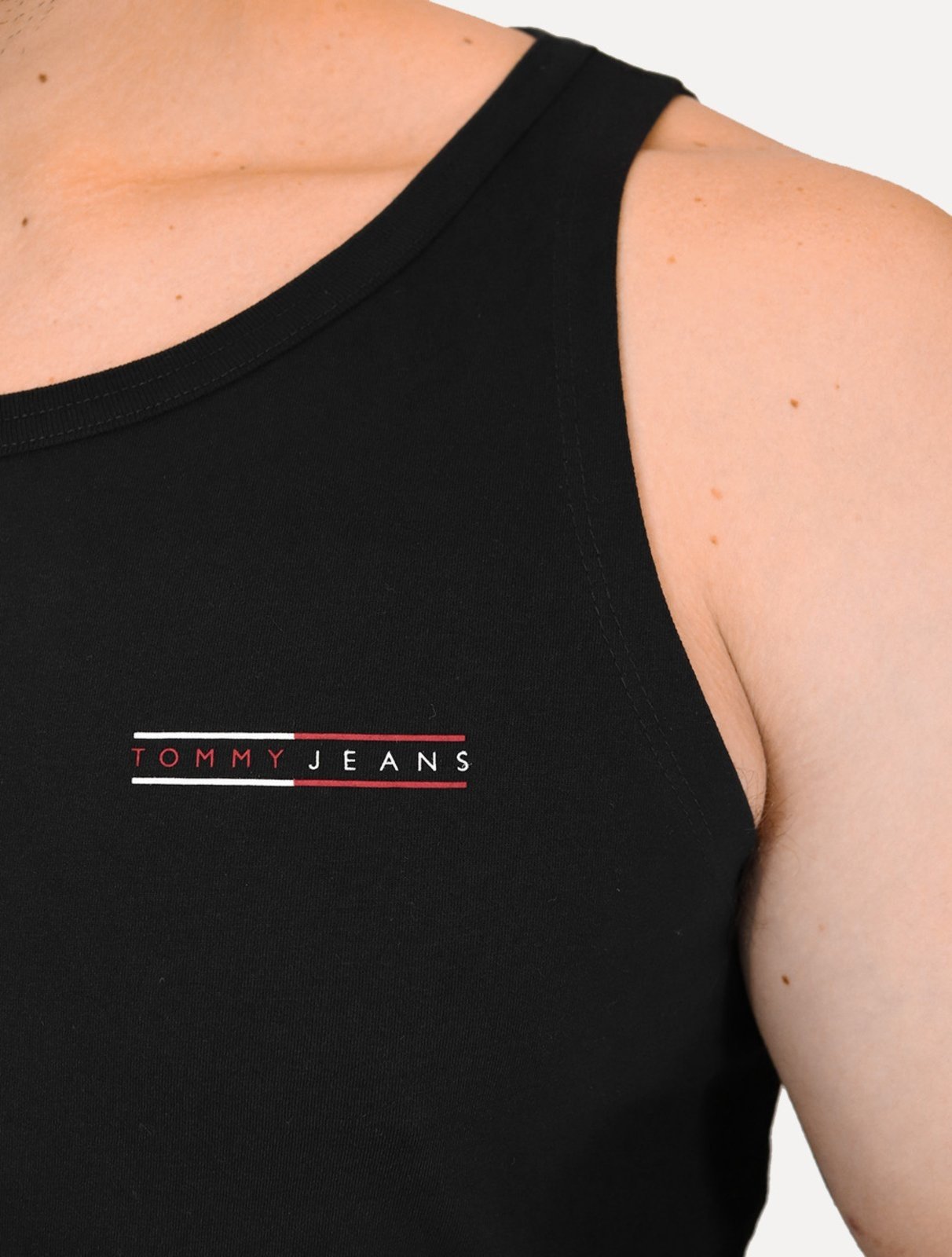 Vista 3 Regata Tommy Jeans Masculina Slim Entry Graphiv Tank Ext Preta preto Tommy Jeans preto