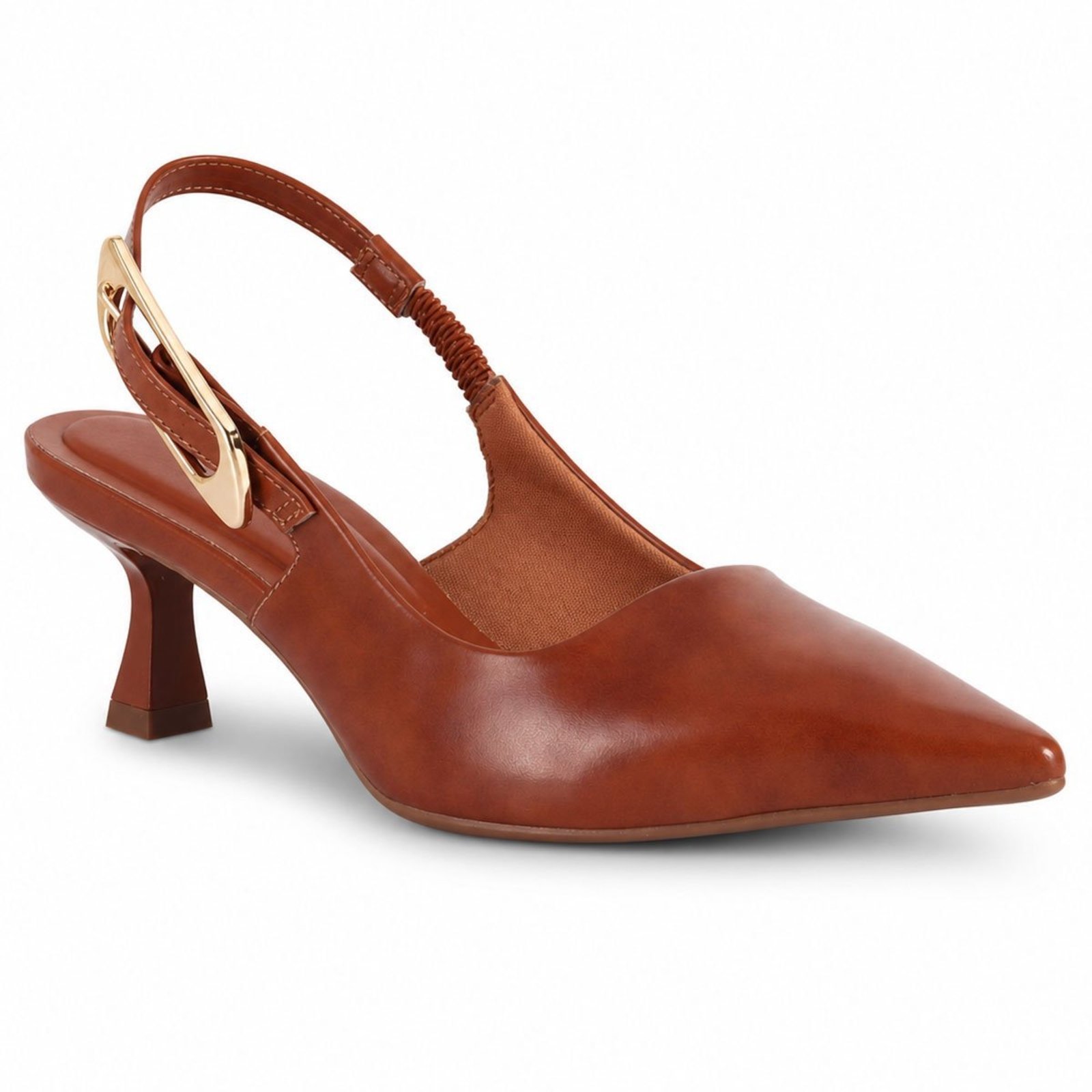 Scarpin Slingback Feminino cê Salto Médio Taça Castanho Caramelo com Fivela Dourada e Calcanhar Aberto