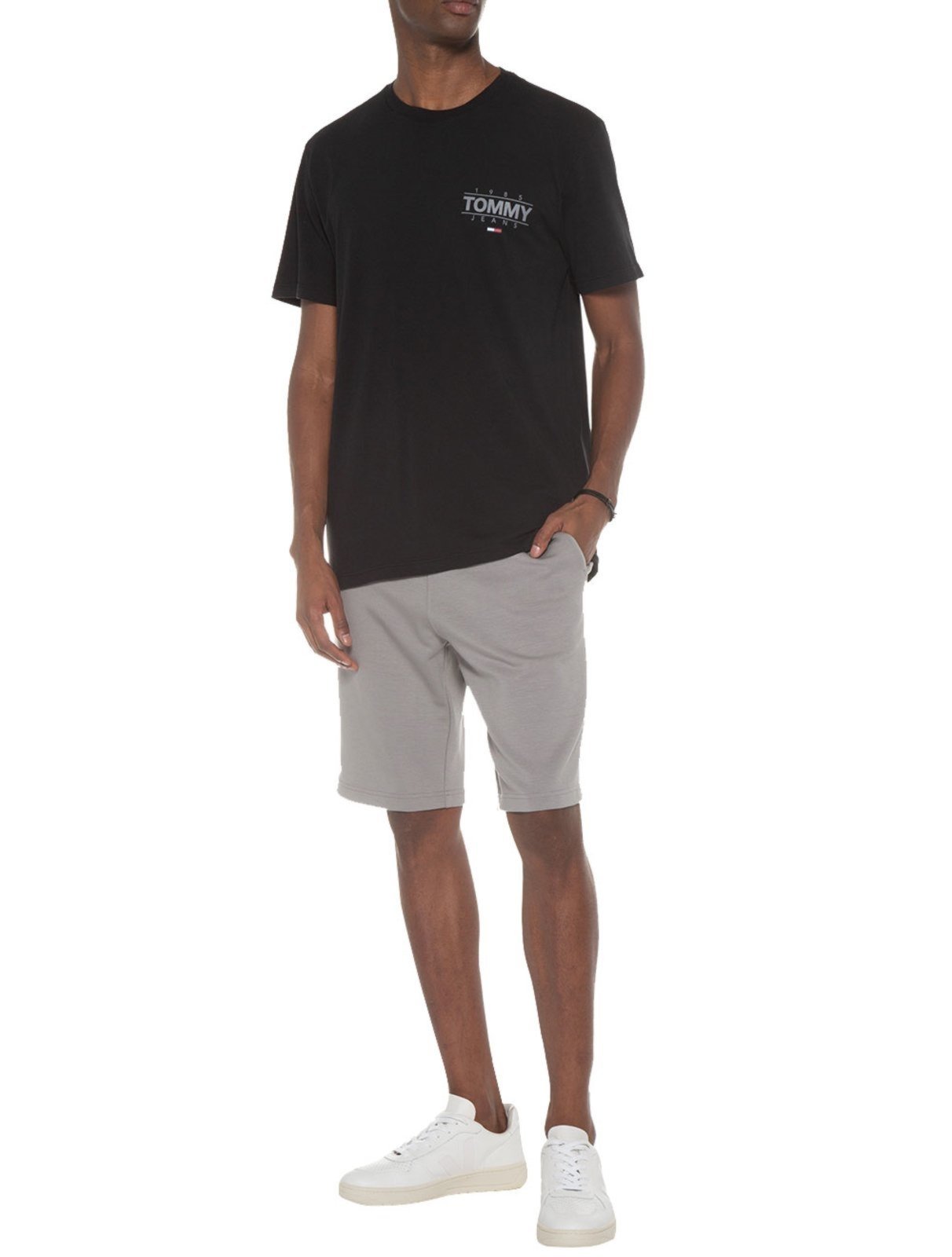 Vista 3 Camiseta Tommy Jeans Masculina Metallic Logo Chest Preta preto metallic Tommy Jeans preto metallic