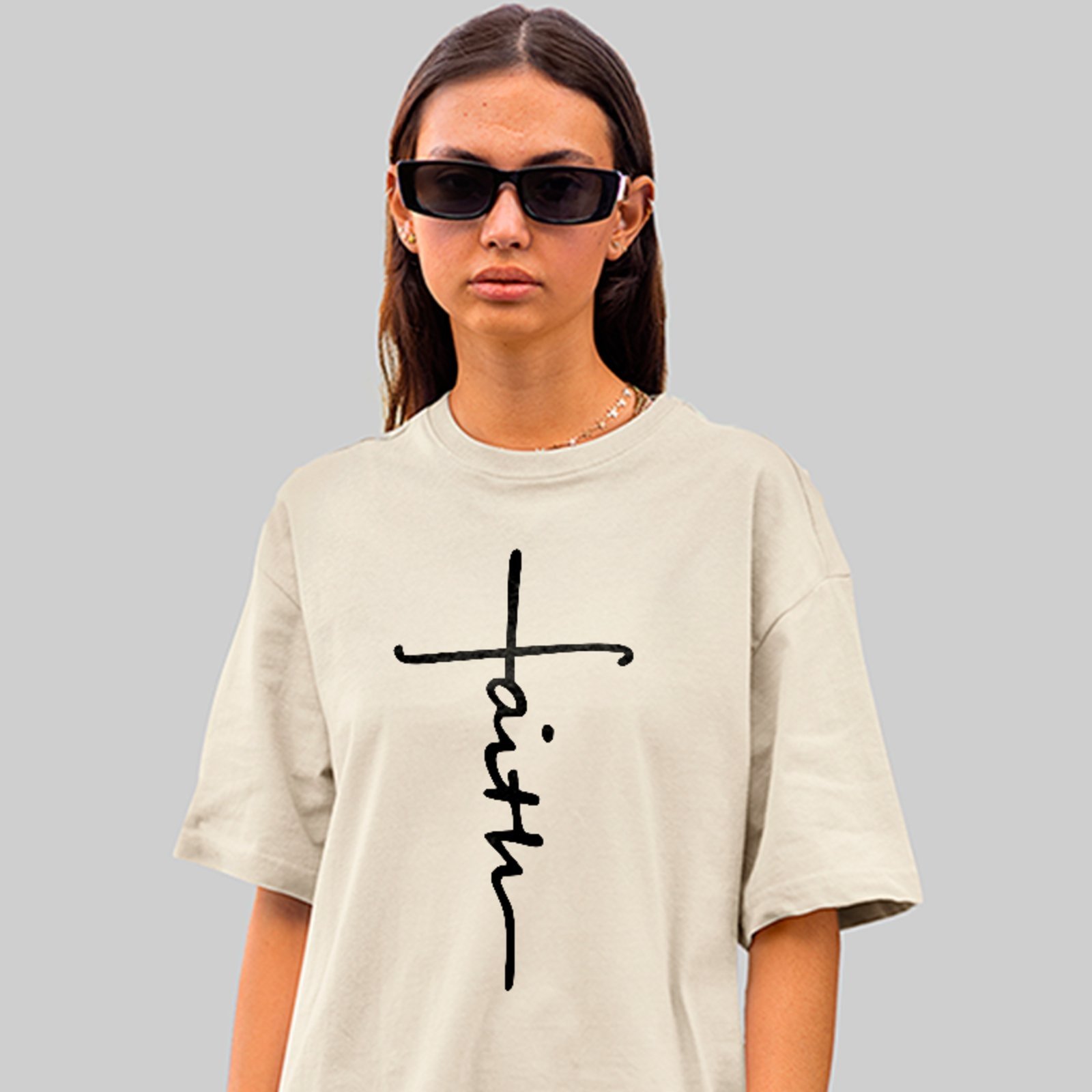 Camiseta Oversized Faith Cruz Minimalista Urban Unissex Off White