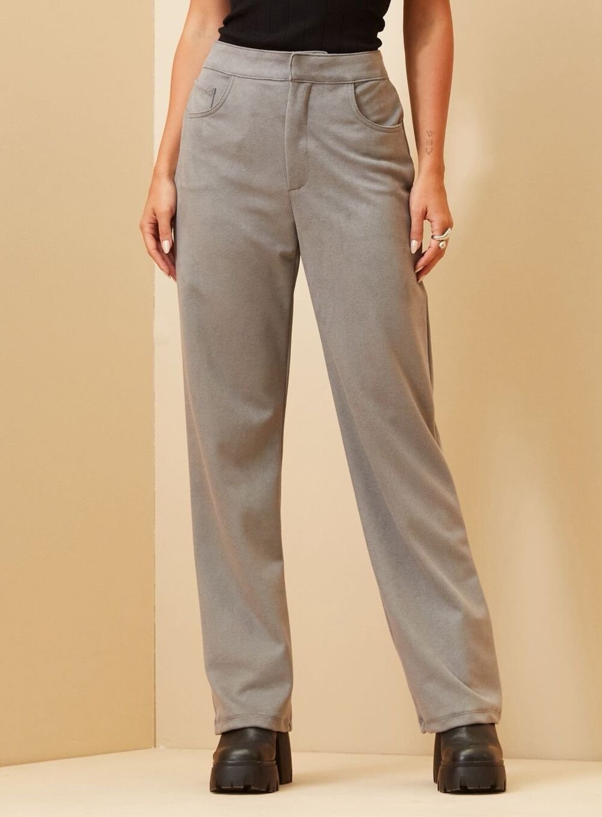 Calça Reta Cintura Alta em Suede Triton Cinza Patriots