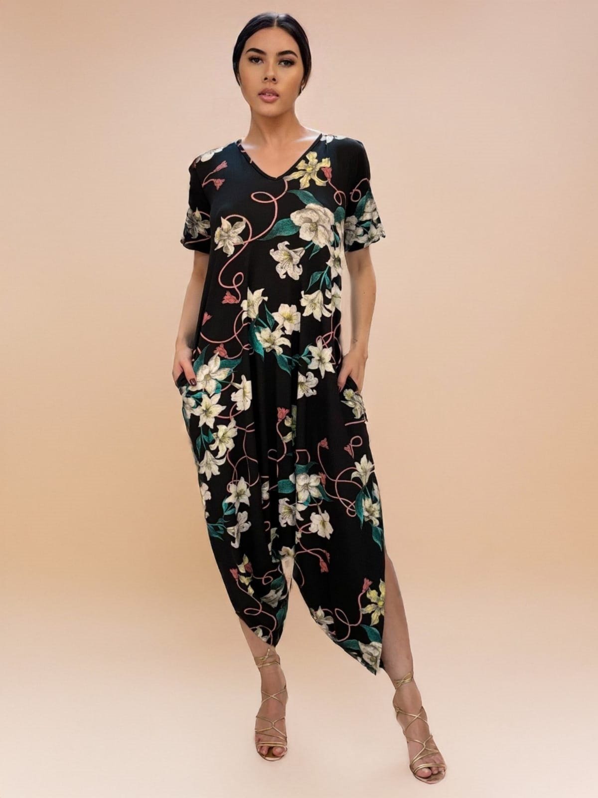 Macacão Saruel Malha Pantacourt com Manga Estampa Preto Floral