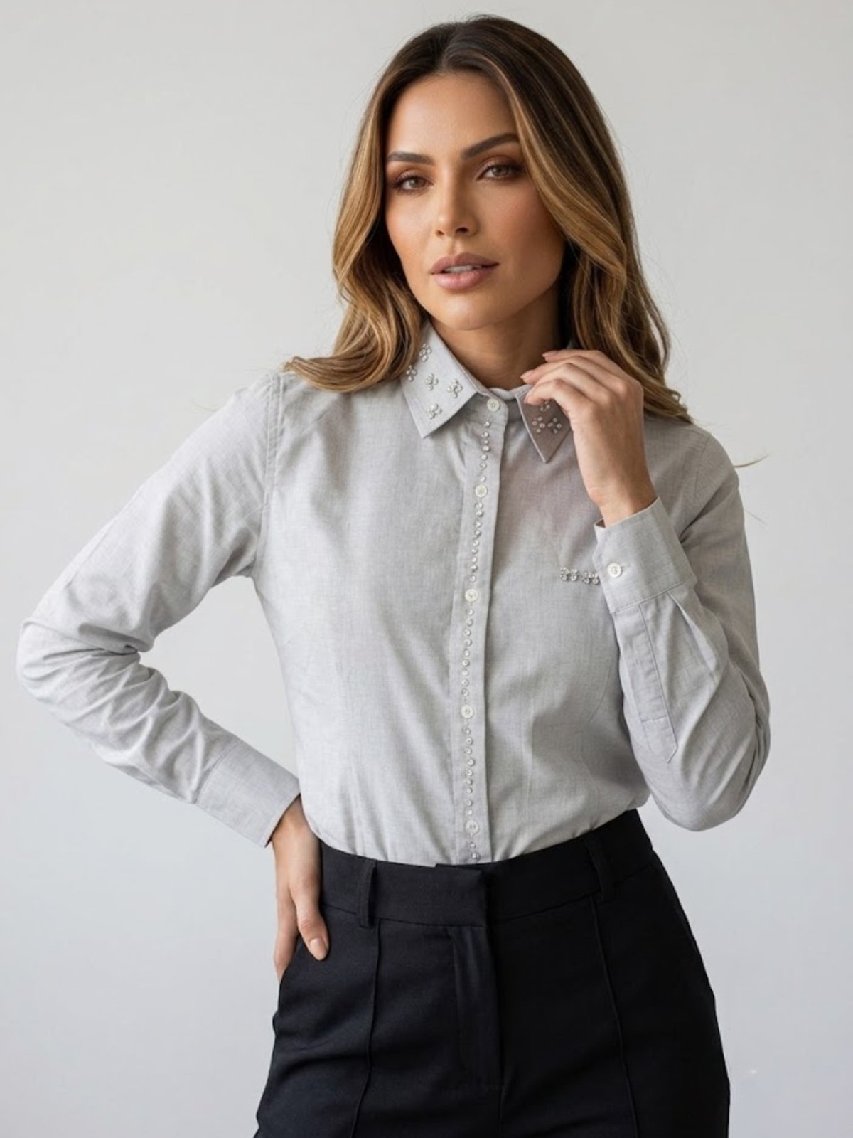 Camisa Social Feminina smoke Estampa Tipo Linho com Strass e Pérolas na Gola e Peitilho Iluminado Premium