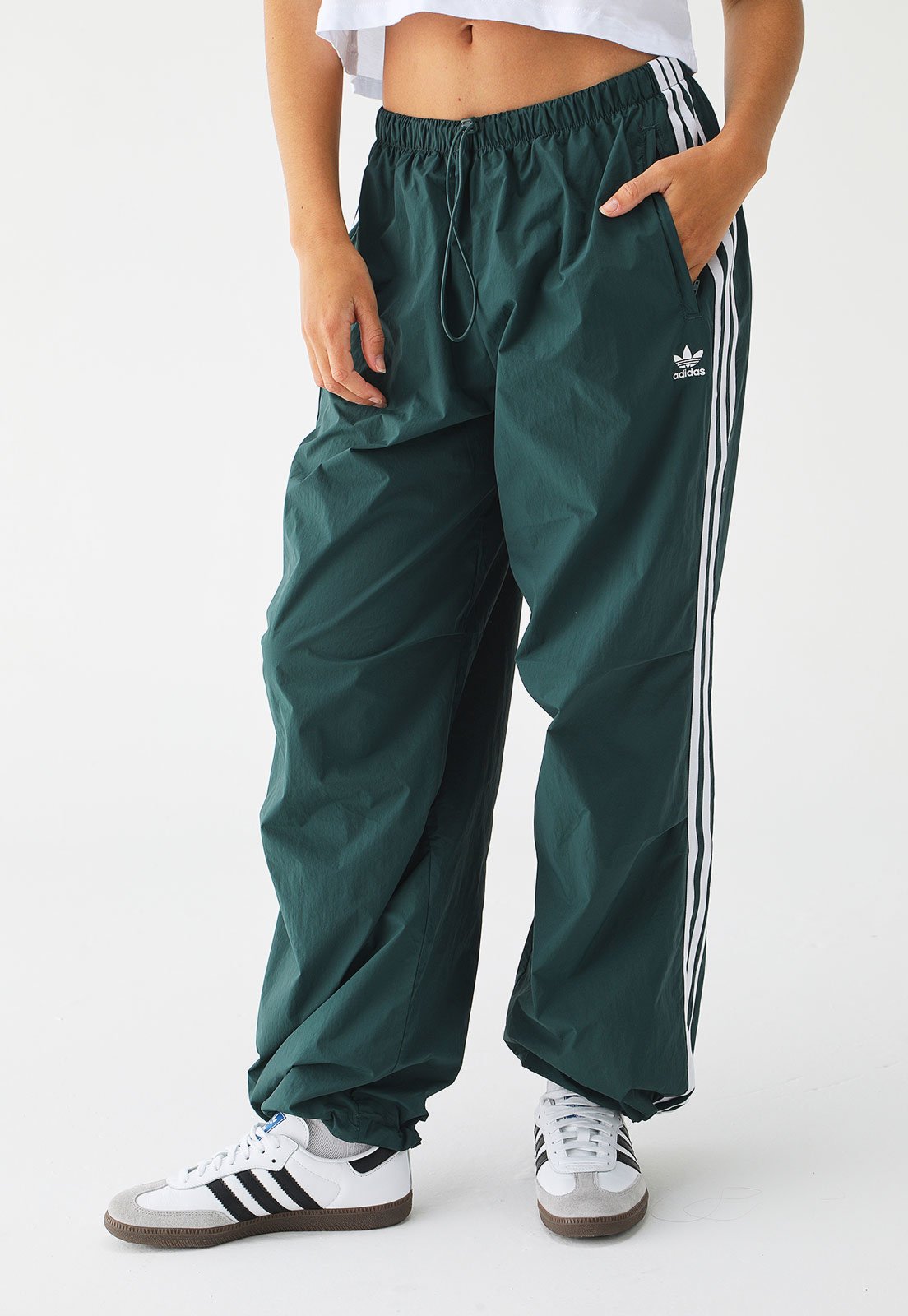 Calça adidas Originals Parachutes 3 Stripes Verde