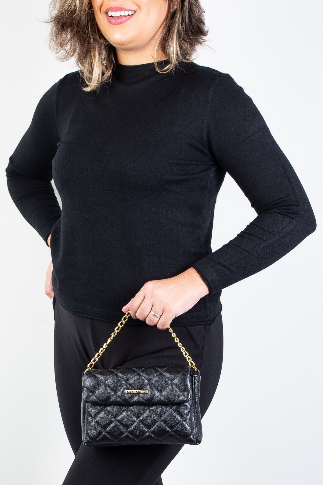 Bolsa de couro com corrente matelassê Giulia - Preto