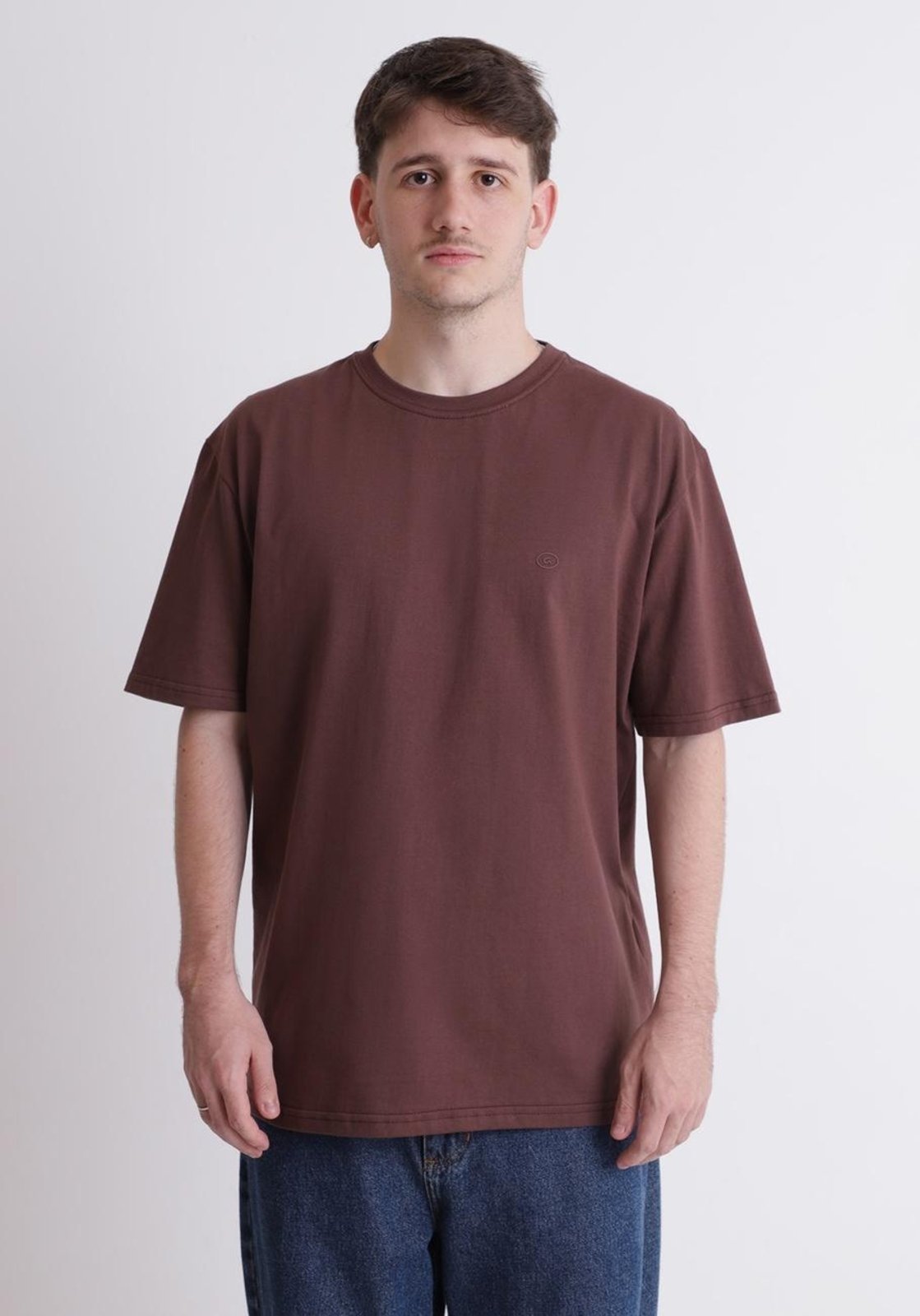Camiseta básica marrom