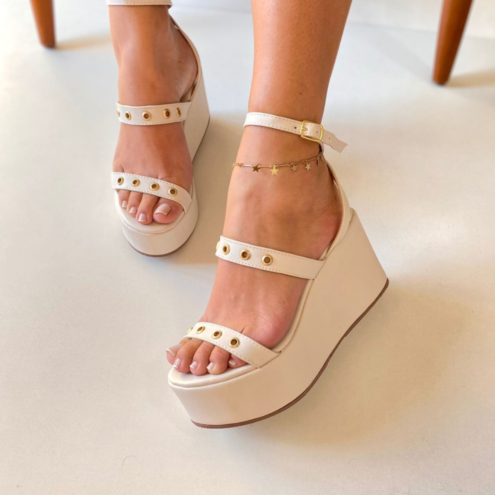 Sandália Delazari Salto Plataforma Off White